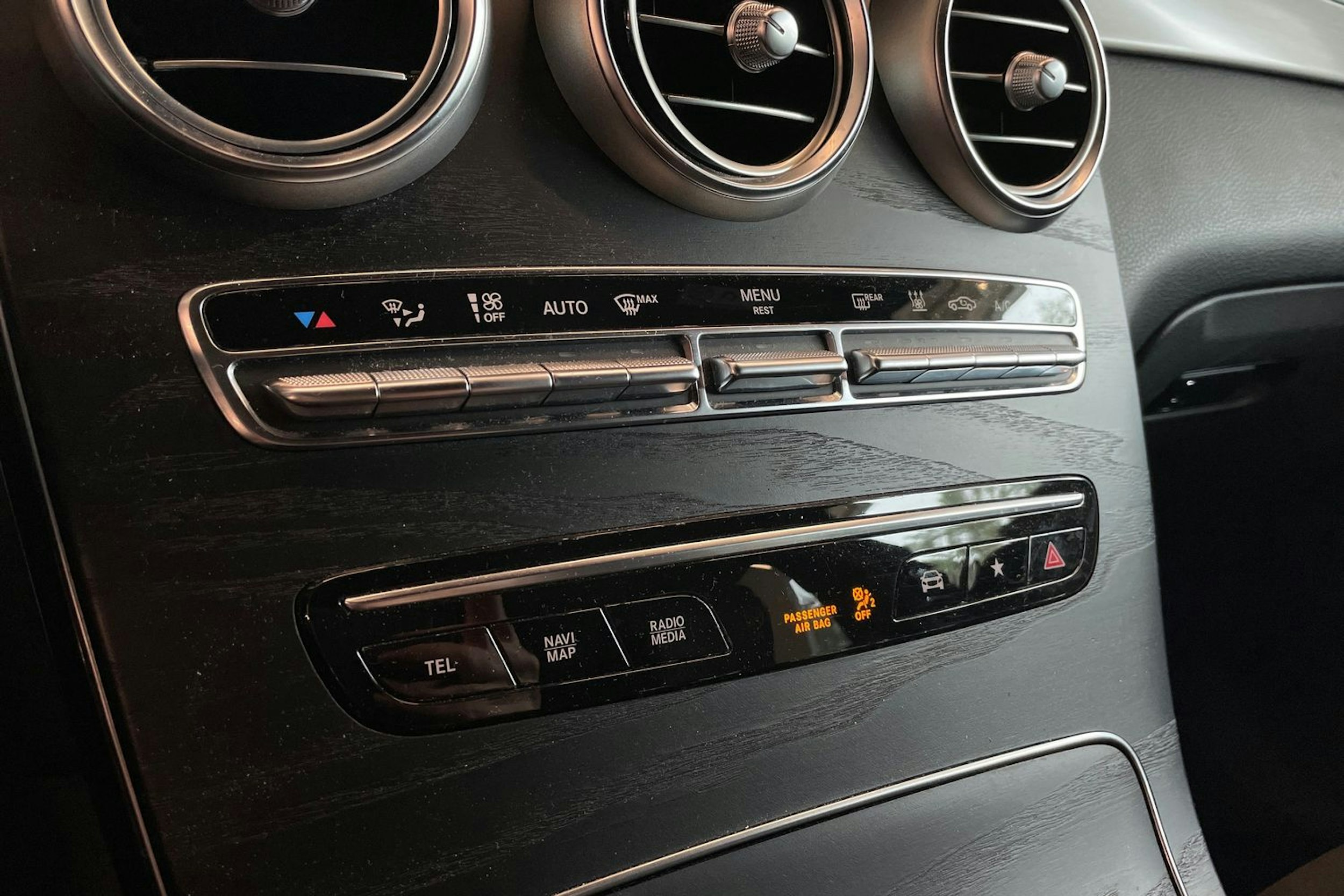 musta Mercedes-Benz GLC 2021 kuva 21.