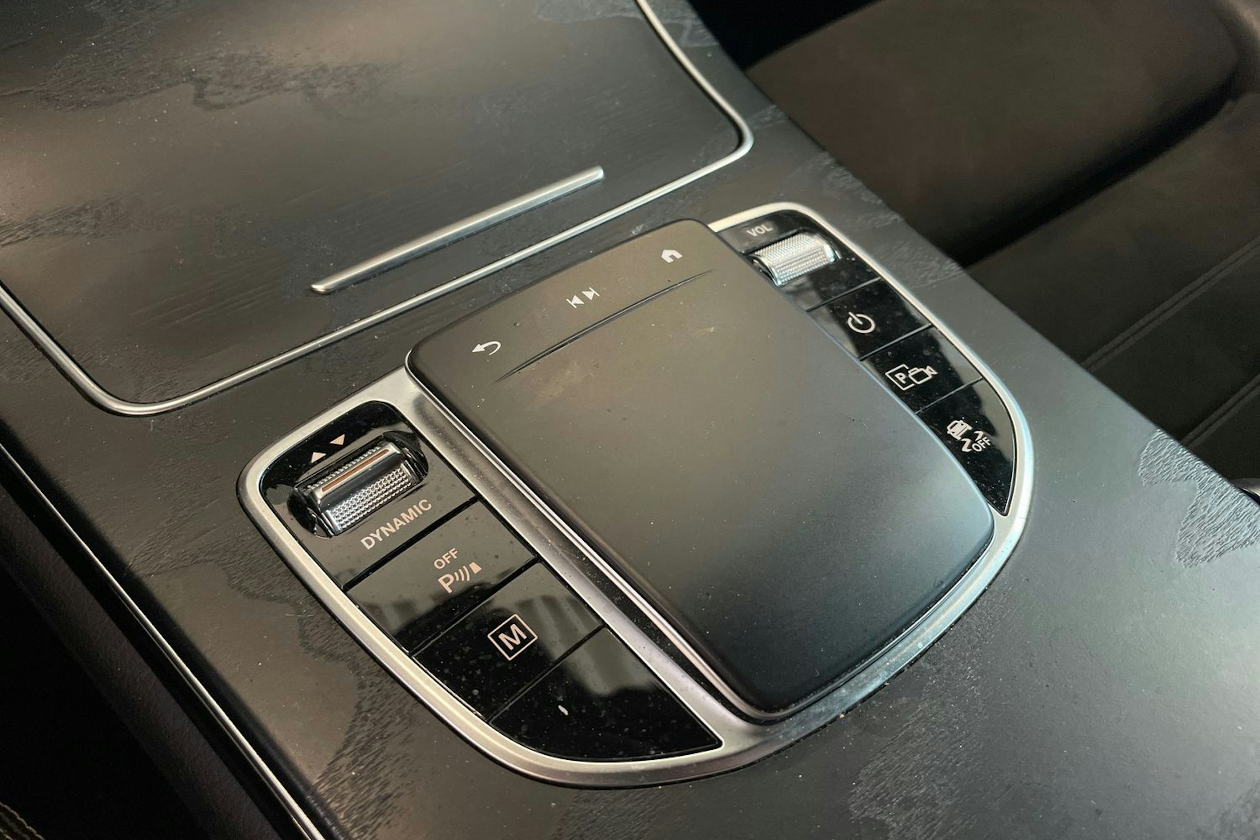 musta Mercedes-Benz GLC 2021 kuva 22.