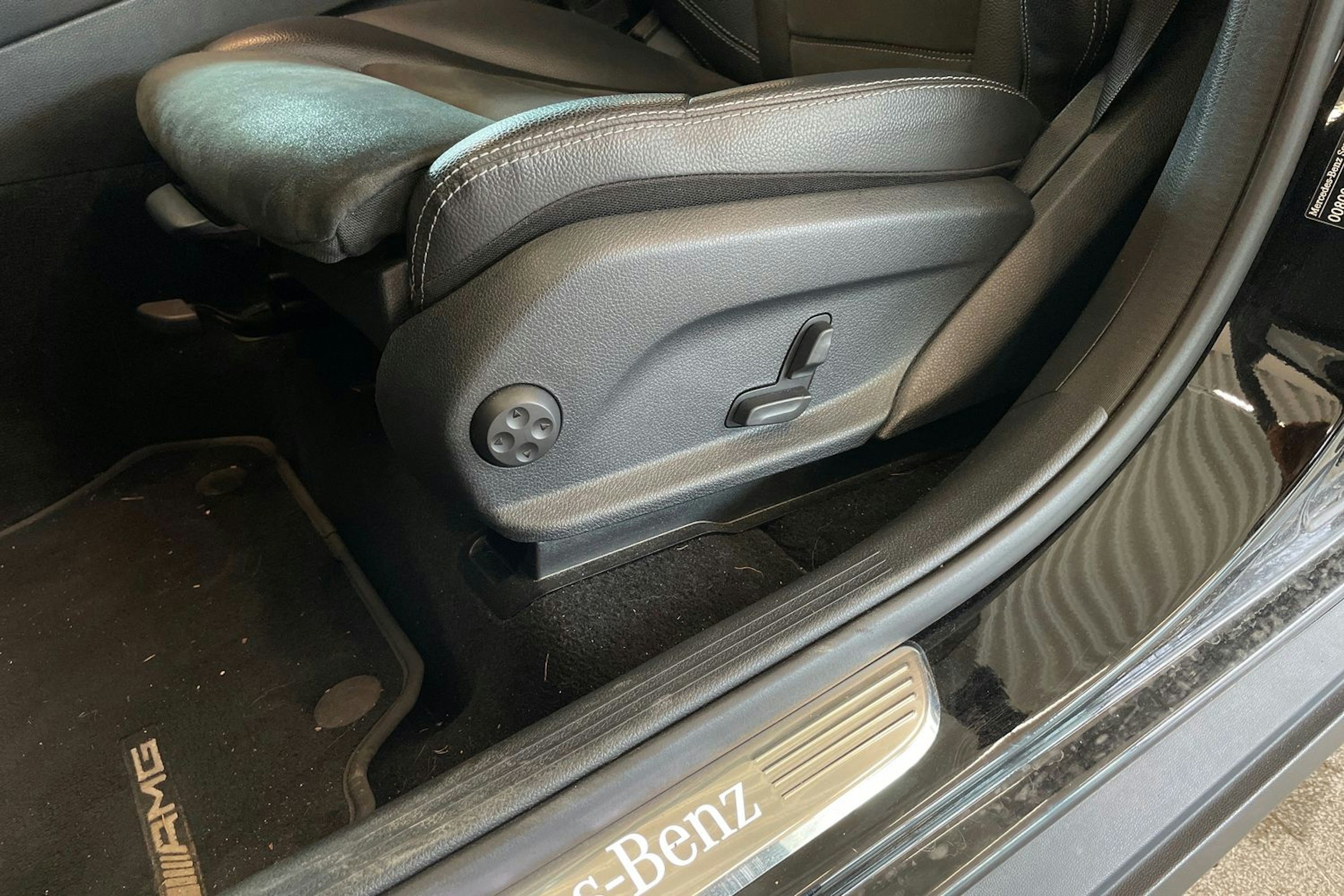musta Mercedes-Benz GLC 2021 kuva 23.