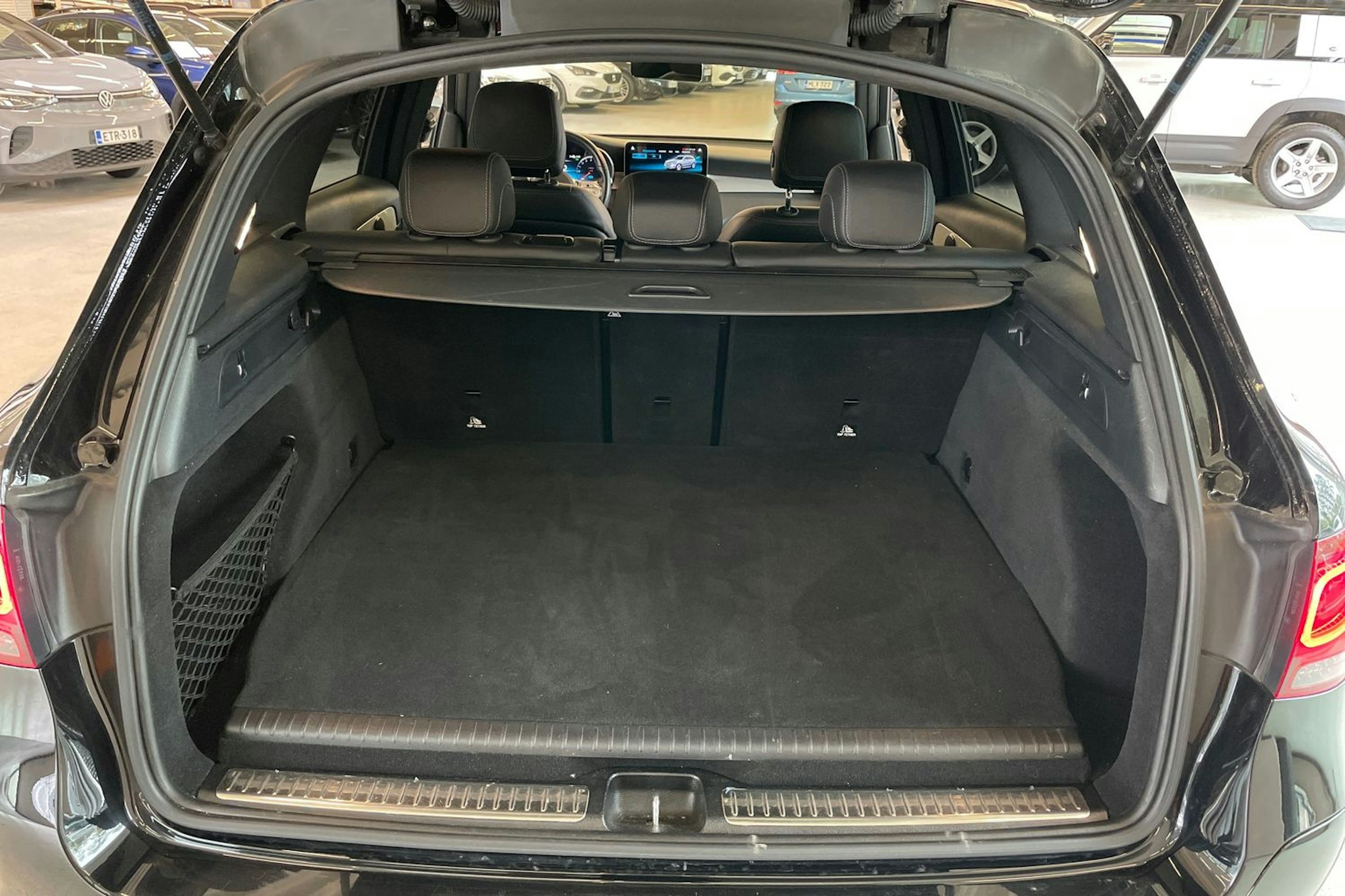 musta Mercedes-Benz GLC 2021 kuva 26.