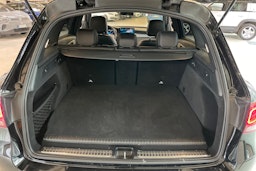 musta Mercedes-Benz GLC 2021 kuva 26.
