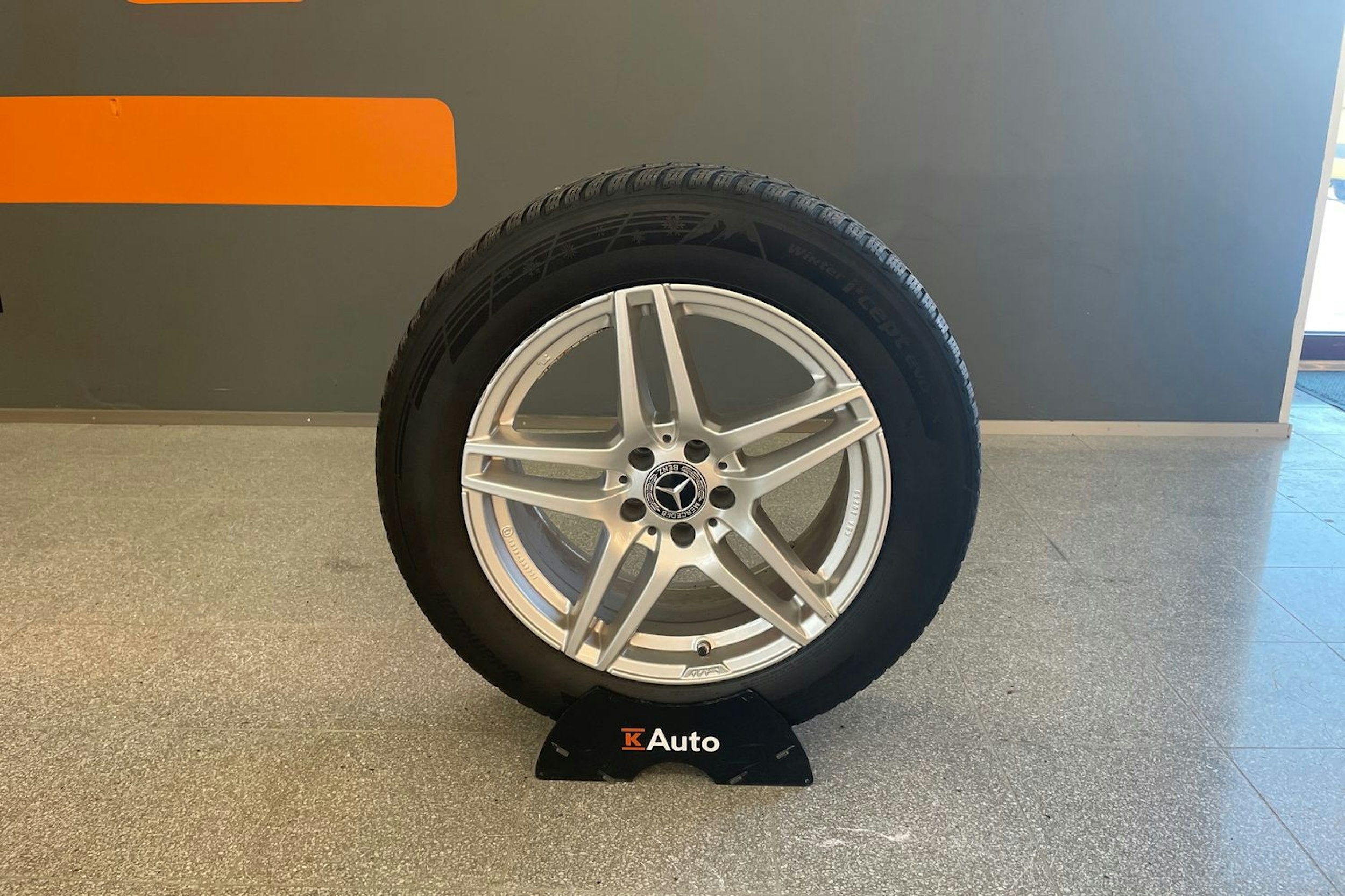 musta Mercedes-Benz GLC 2021 kuva 28.