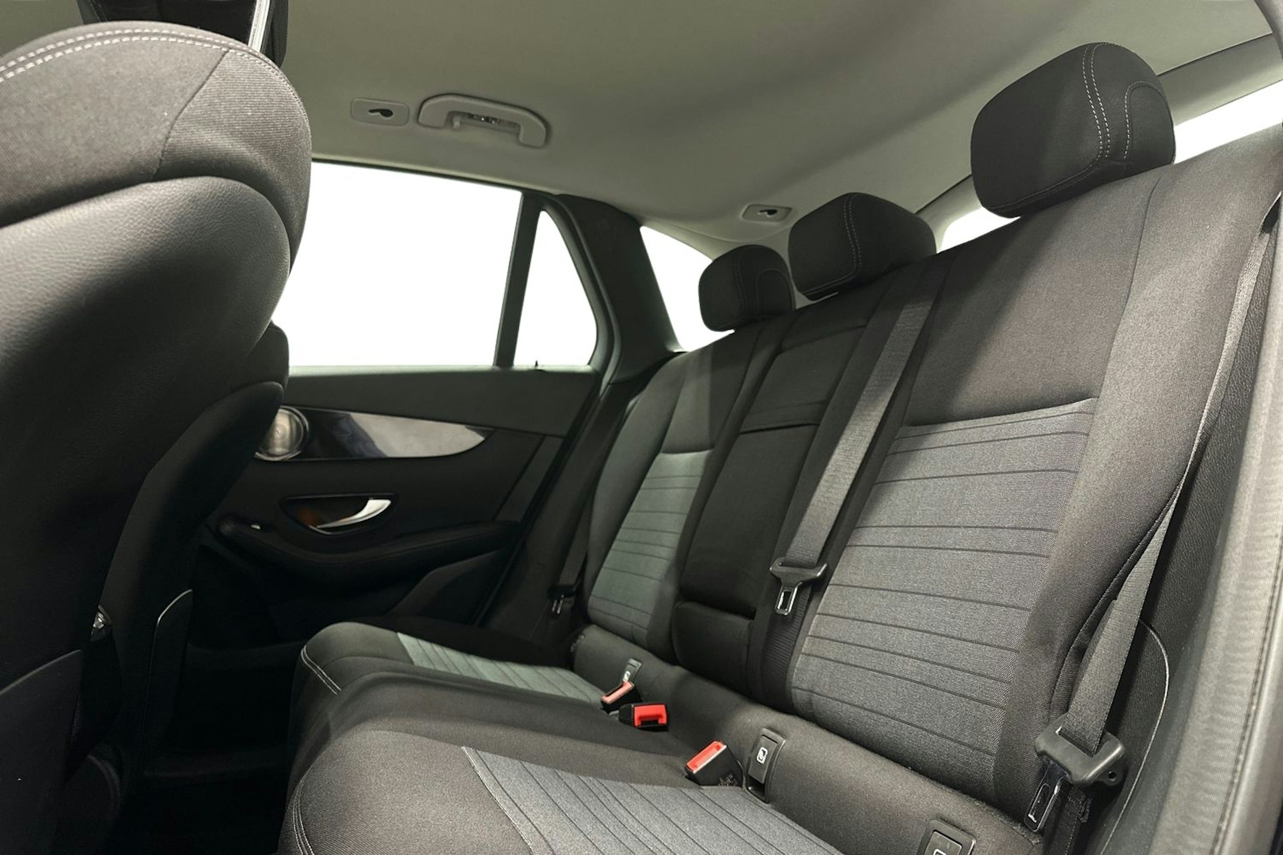 musta Mercedes-Benz GLC 2021 kuva 10.