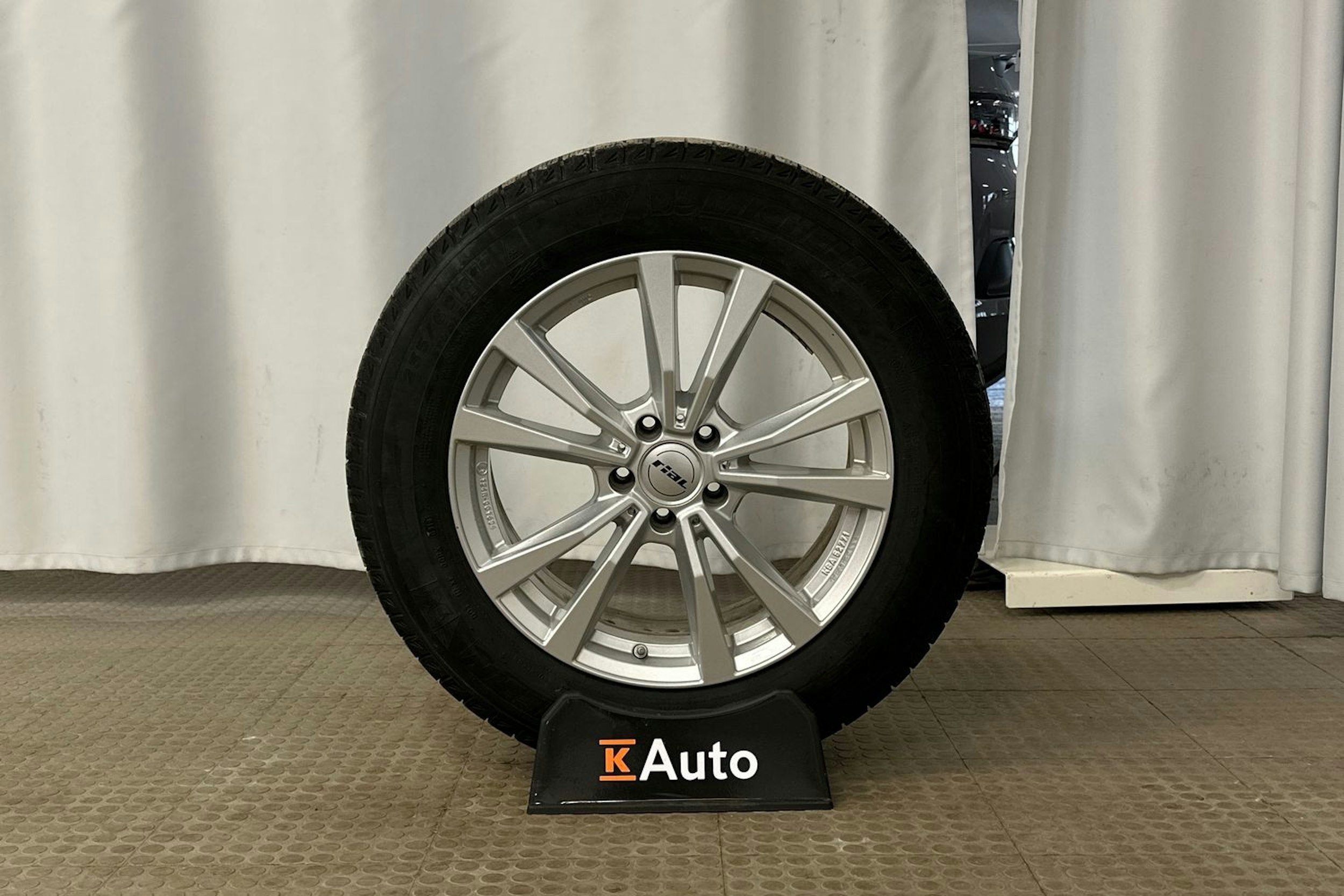 musta Mercedes-Benz GLC 2021 kuva 13.