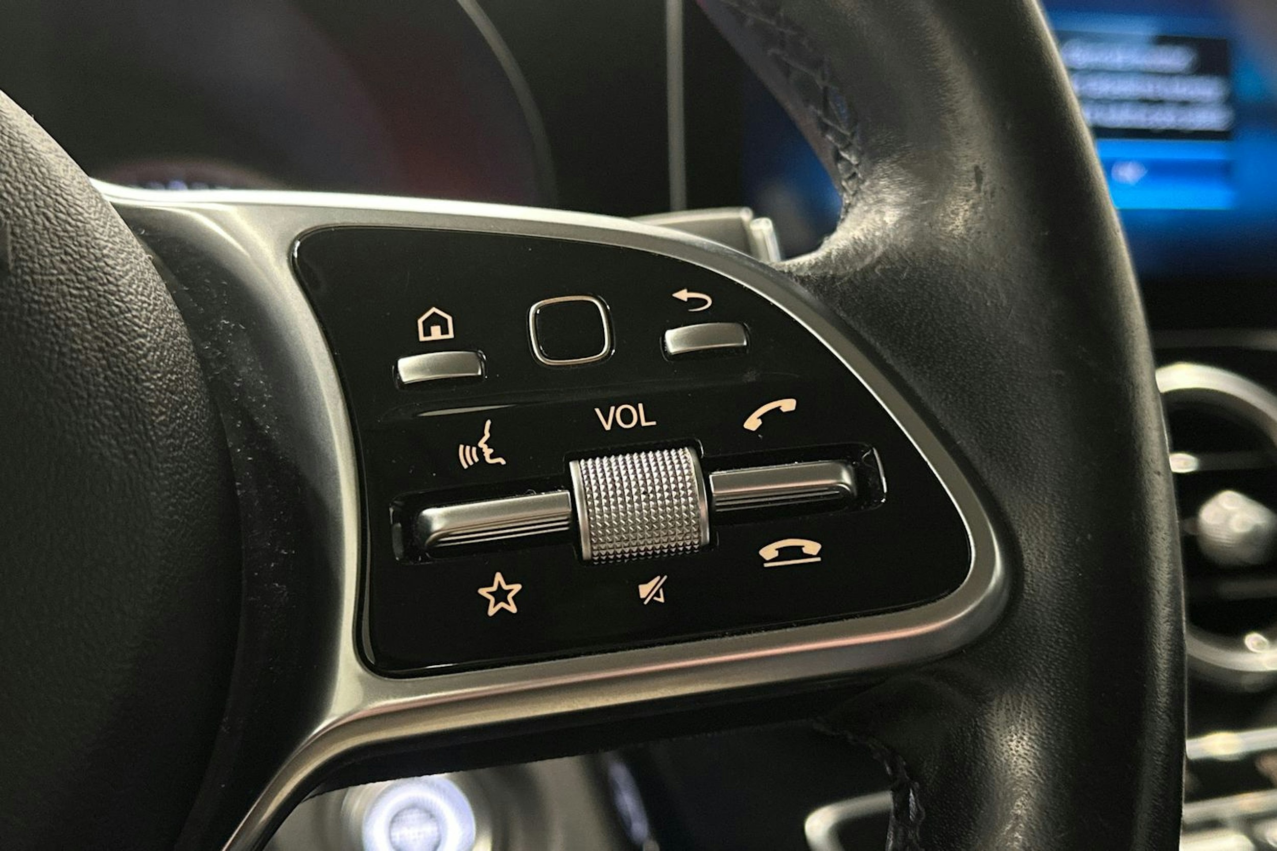 musta Mercedes-Benz GLC 2021 kuva 17.