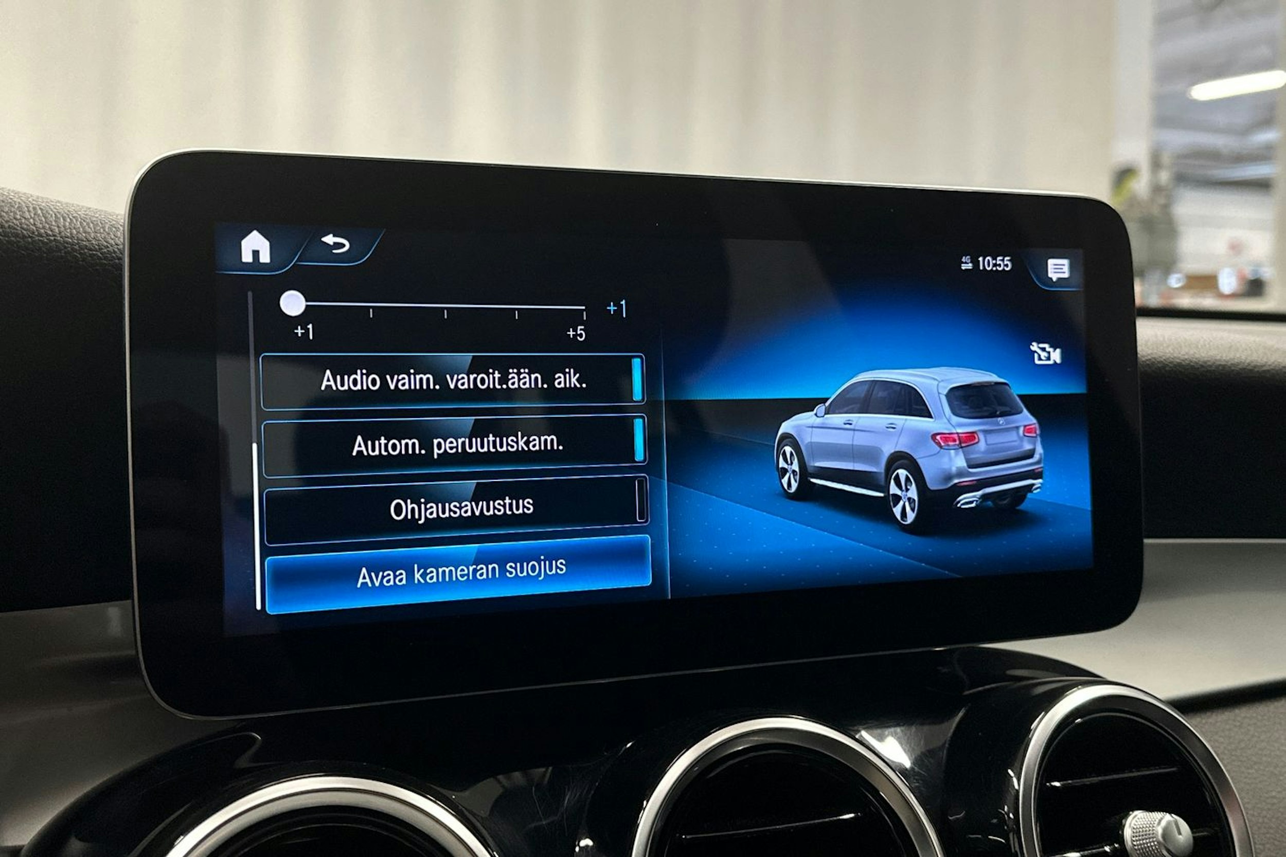 musta Mercedes-Benz GLC 2021 kuva 24.