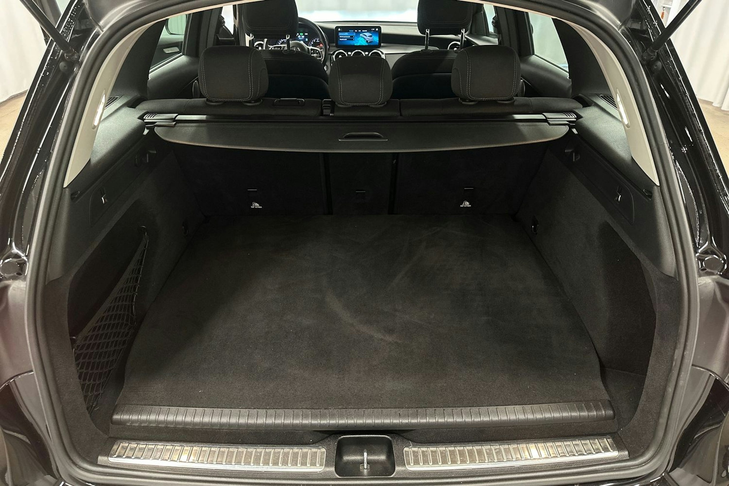 musta Mercedes-Benz GLC 2021 kuva 28.