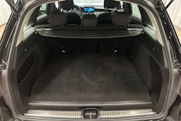 musta Mercedes-Benz GLC 2021 kuva 28.