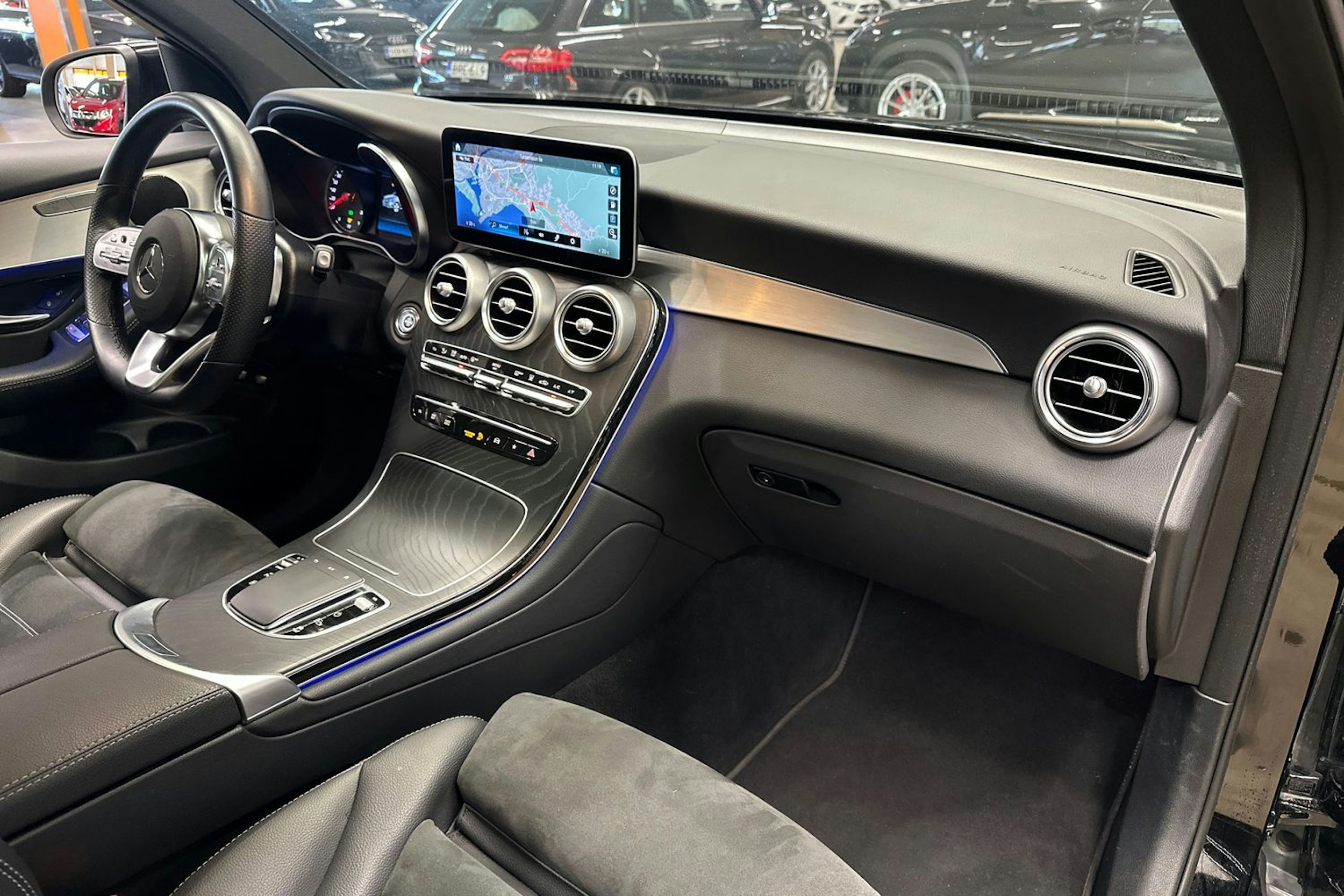 musta Mercedes-Benz GLC 2021 kuva 12.