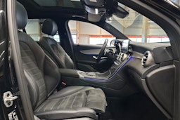 musta Mercedes-Benz GLC 2021 kuva 13.