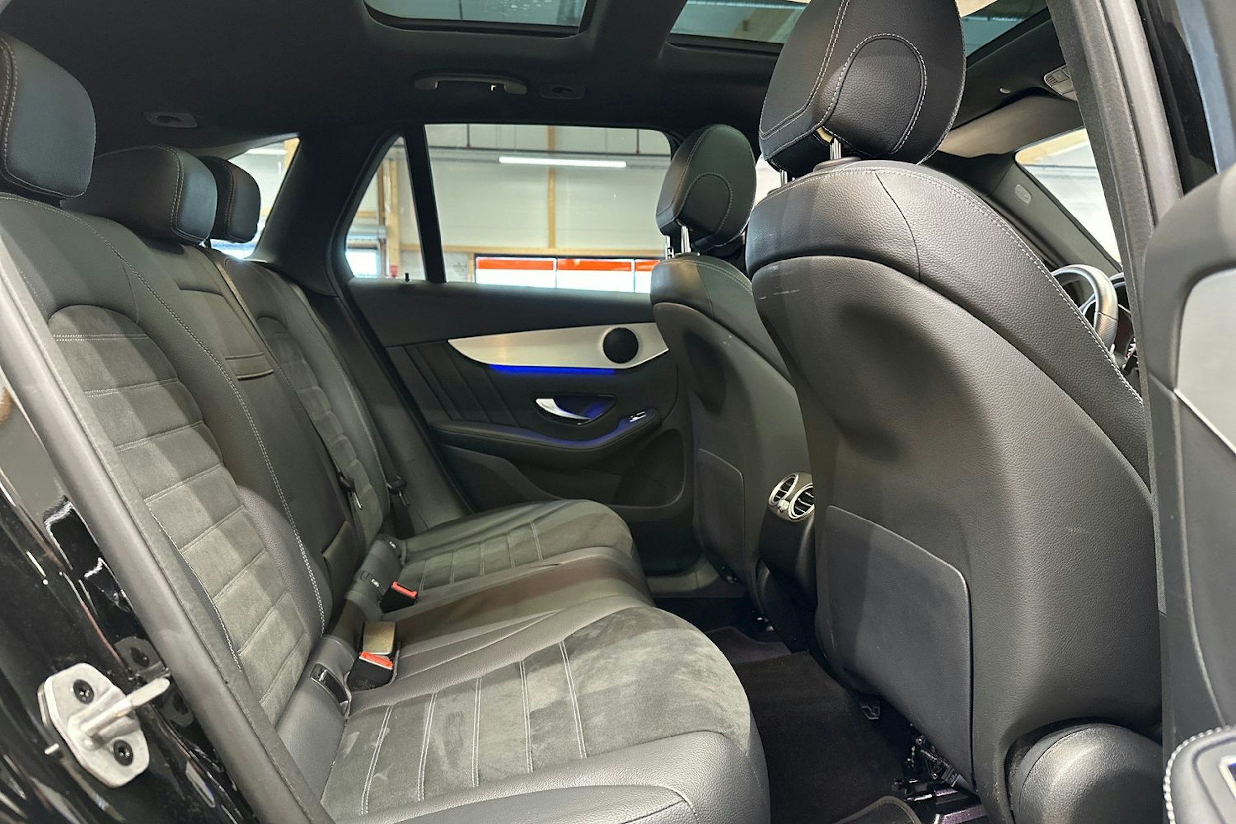 musta Mercedes-Benz GLC 2021 kuva 14.