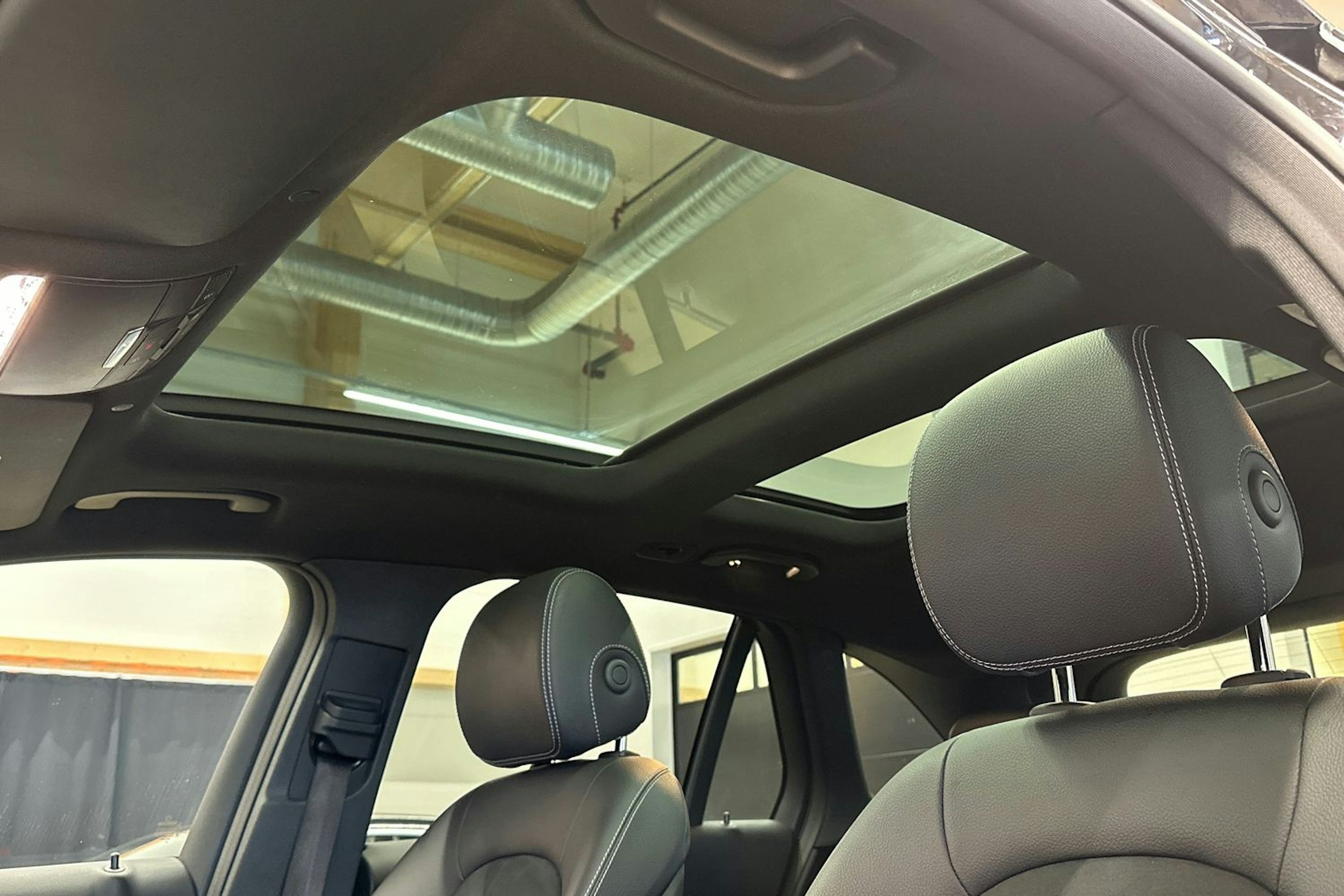 musta Mercedes-Benz GLC 2021 kuva 18.
