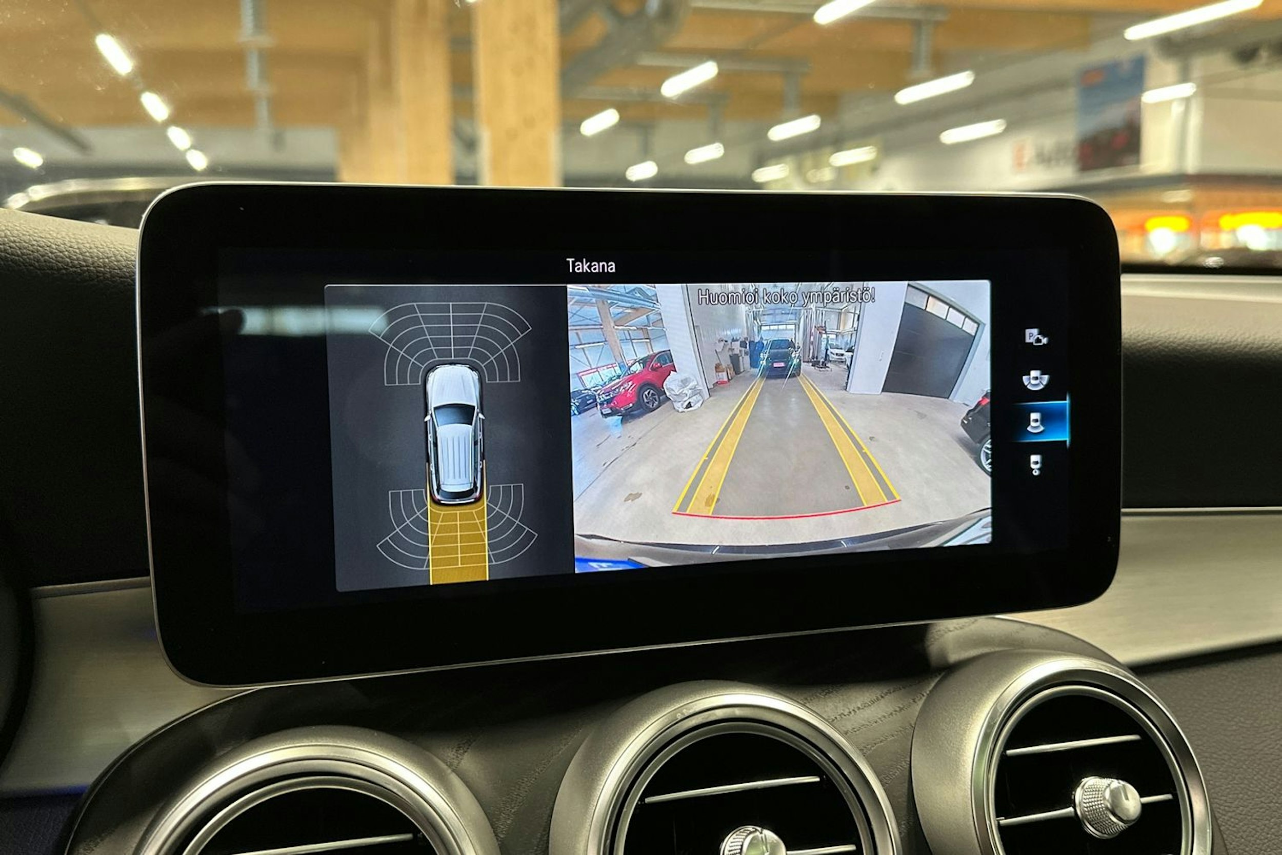 musta Mercedes-Benz GLC 2021 kuva 20.