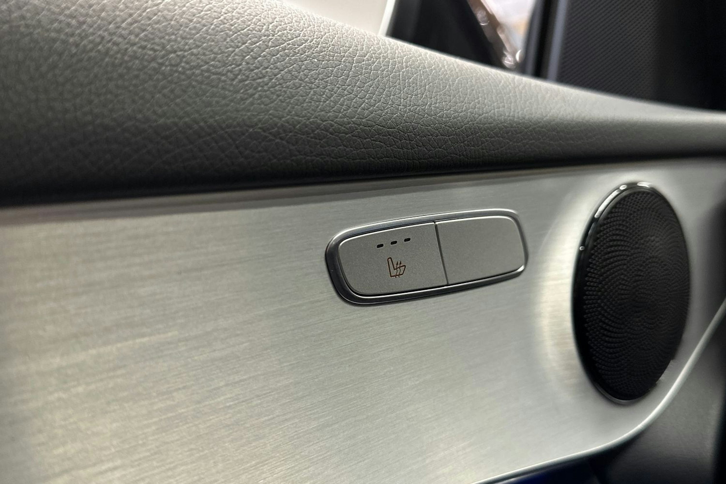 musta Mercedes-Benz GLC 2021 kuva 29.
