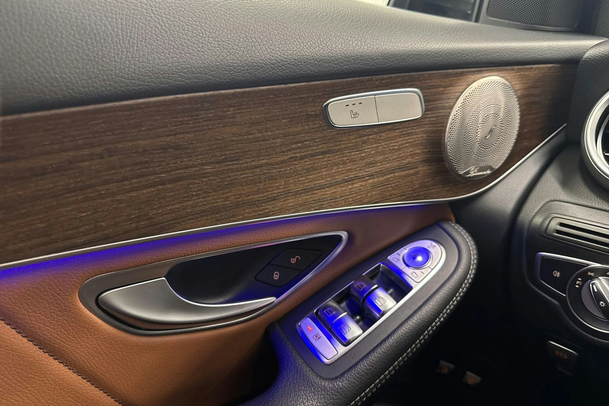 Harmaa Mercedes-Benz GLC 2021 kuva 16.