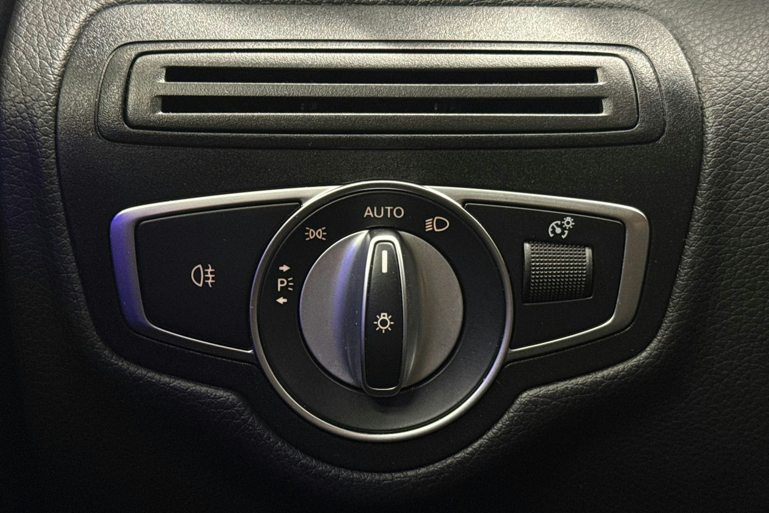 Harmaa Mercedes-Benz GLC 2021 kuva 18.