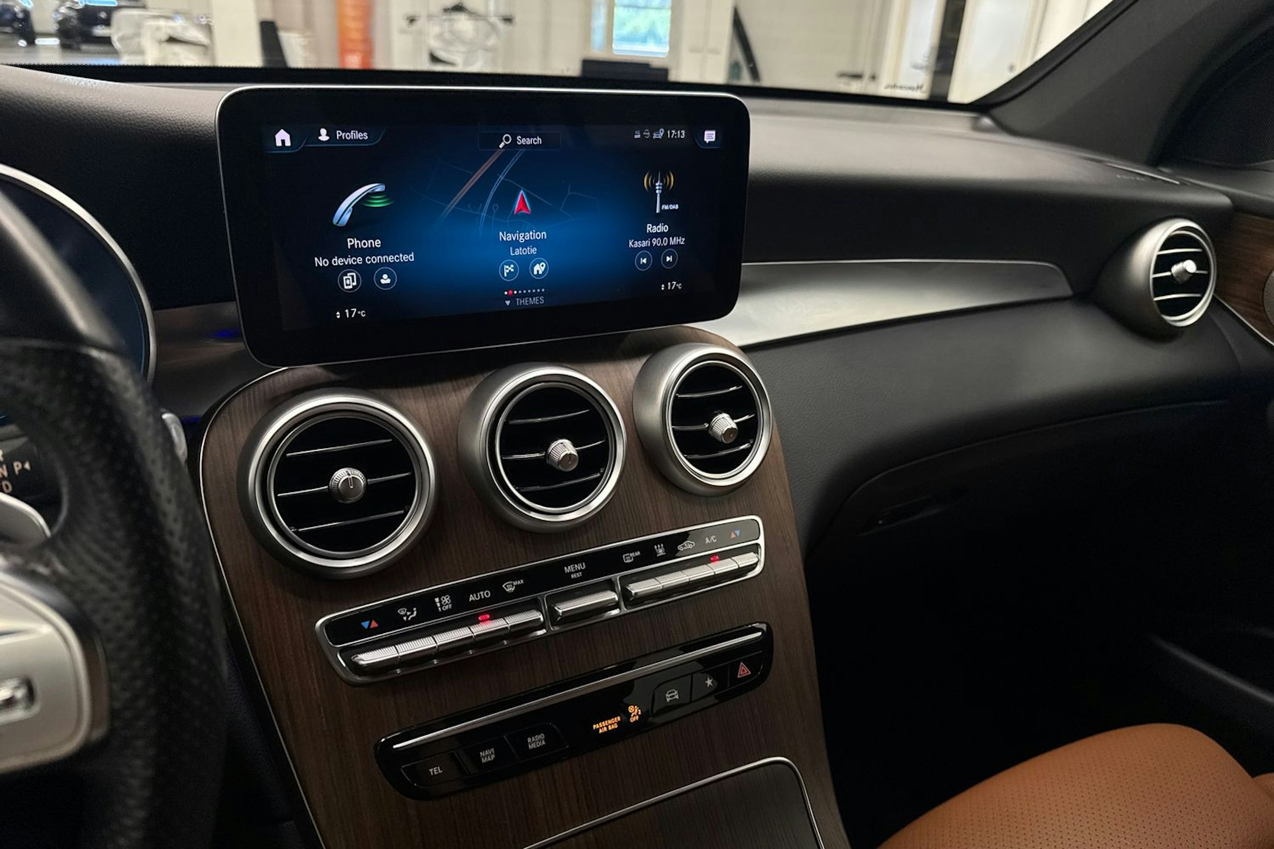 Harmaa Mercedes-Benz GLC 2021 kuva 19.