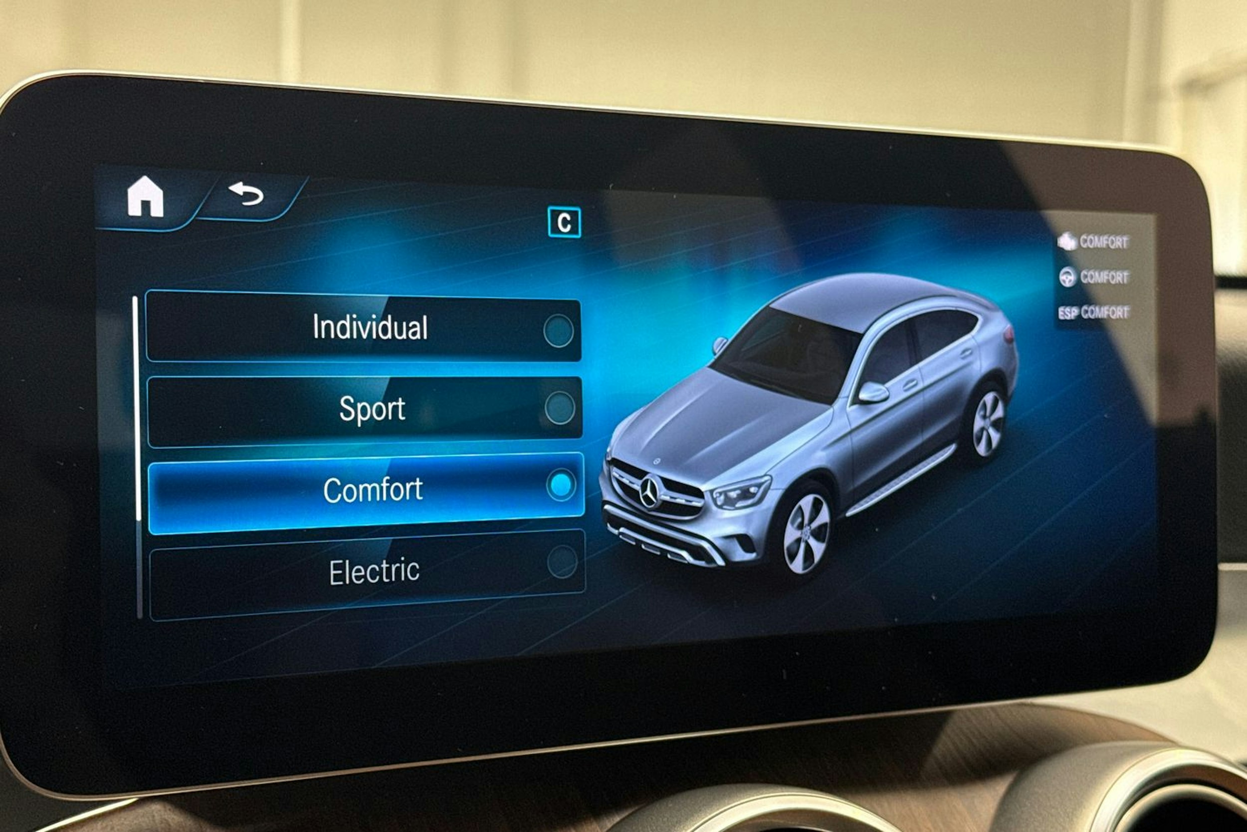 Harmaa Mercedes-Benz GLC 2021 kuva 29.