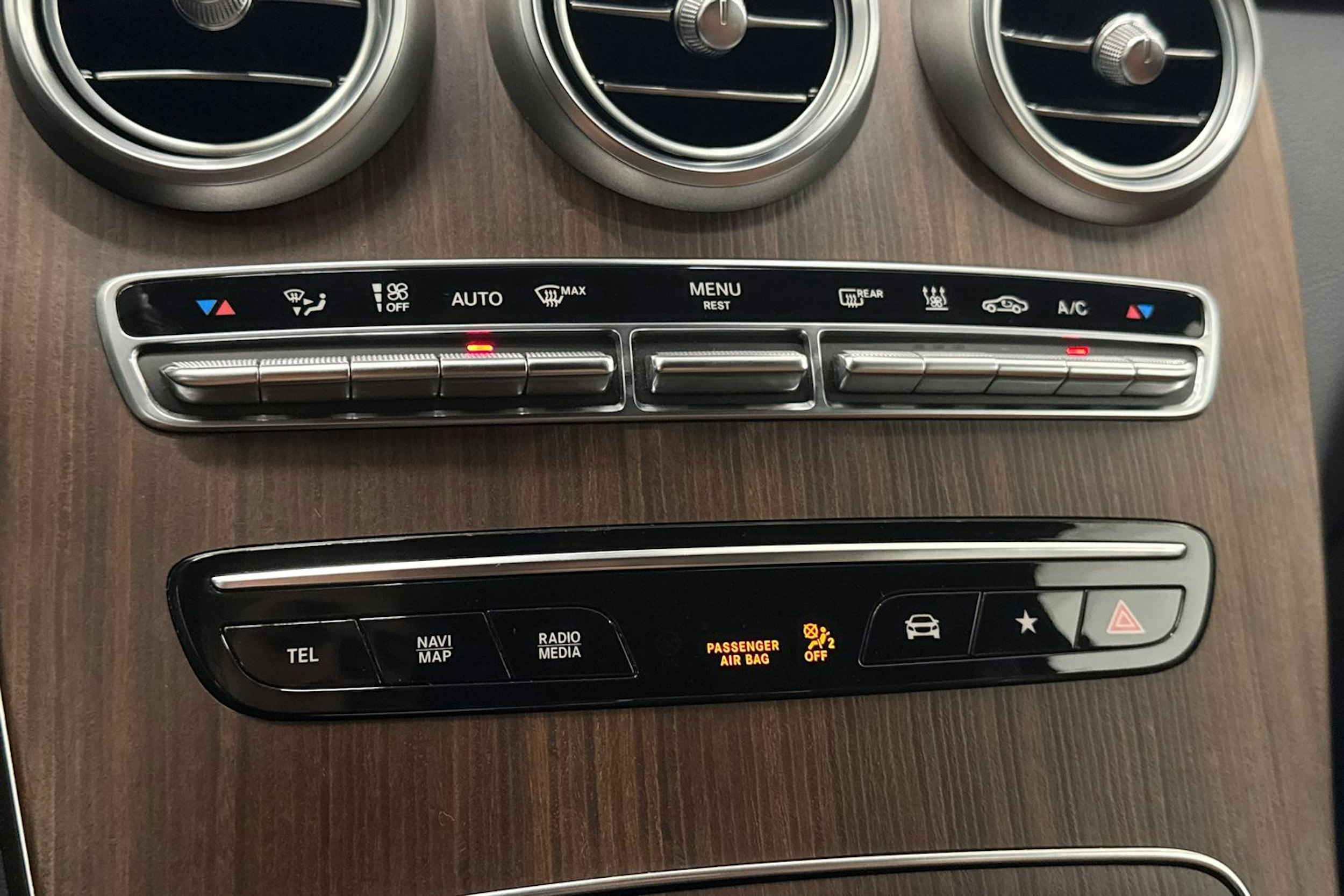 Harmaa Mercedes-Benz GLC 2021 kuva 32.
