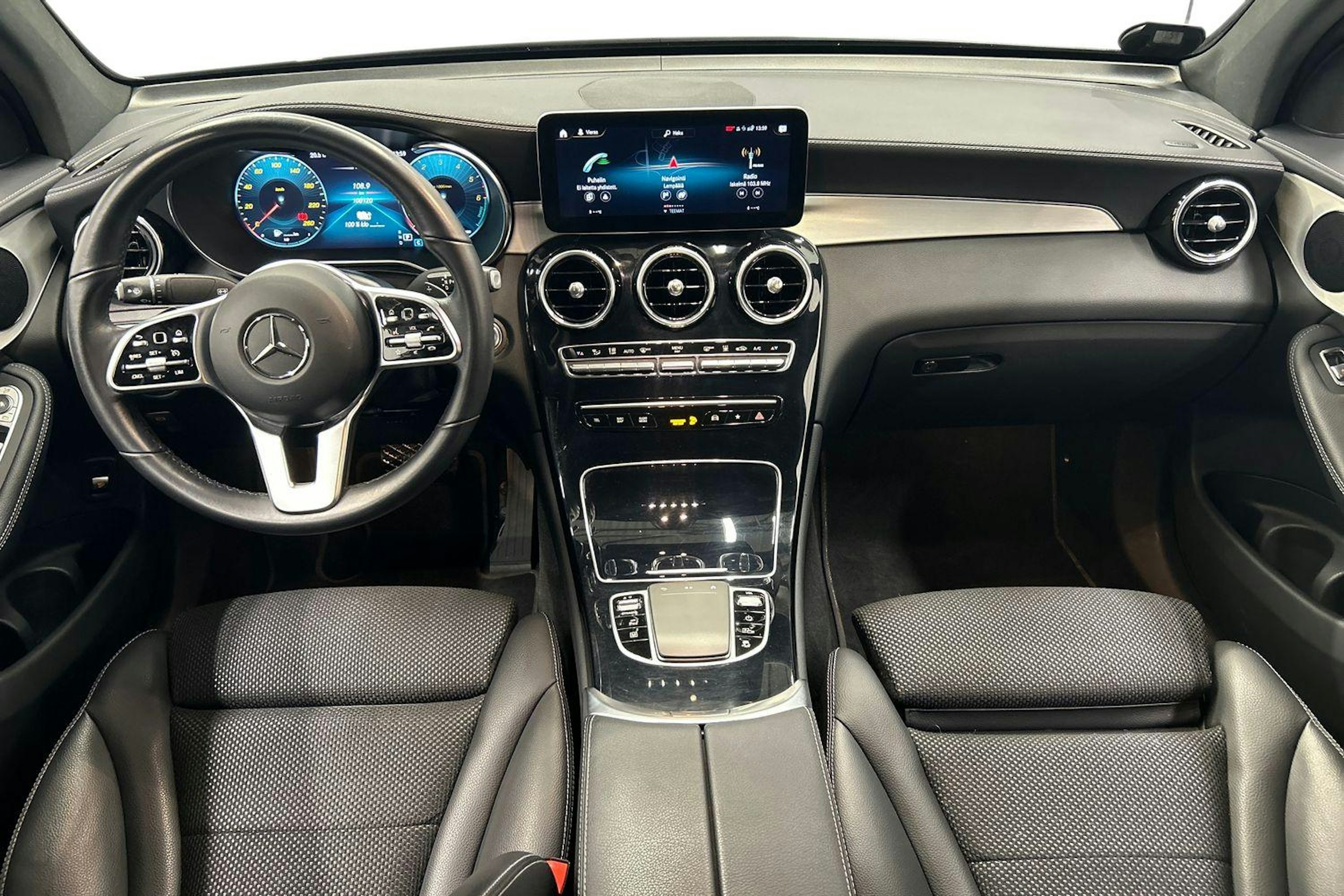 musta Mercedes-Benz GLC 2021 kuva 9.