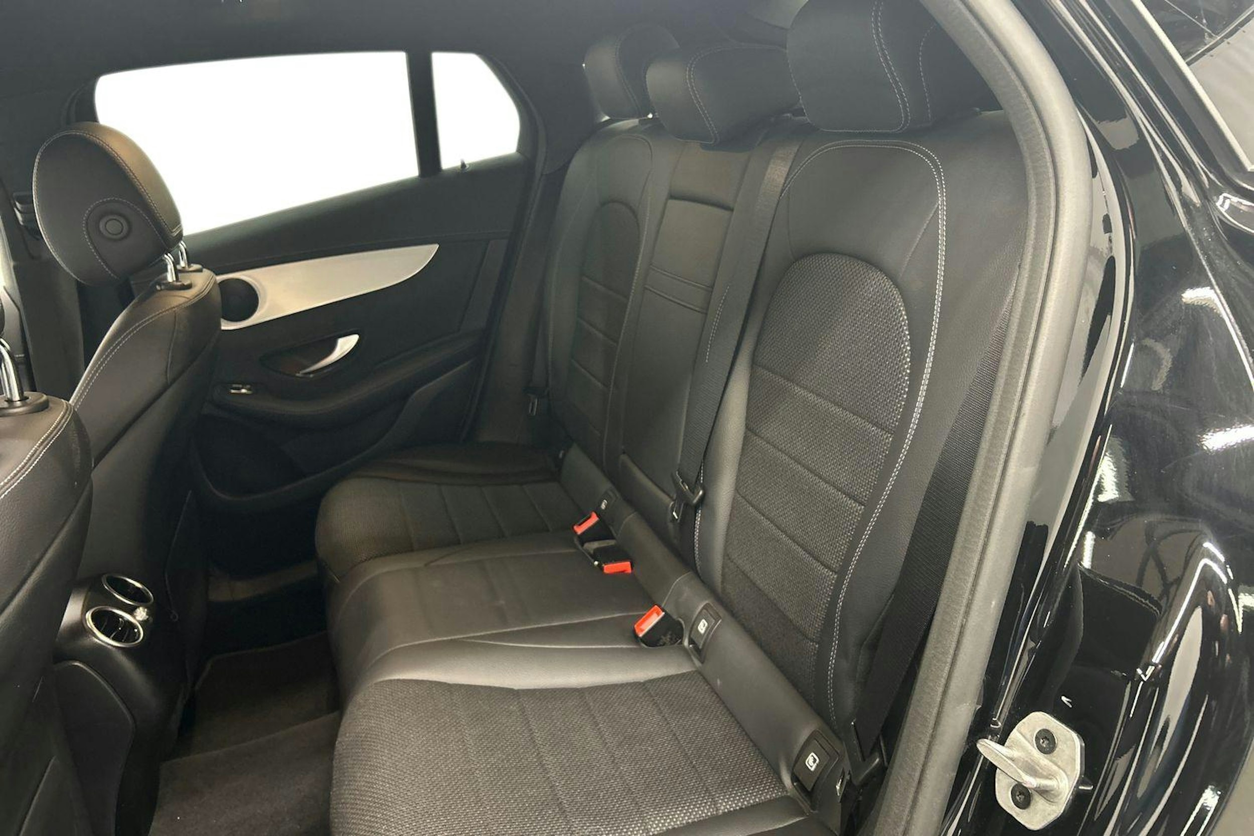 musta Mercedes-Benz GLC 2021 kuva 10.