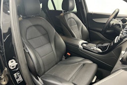 musta Mercedes-Benz GLC 2021 kuva 14.