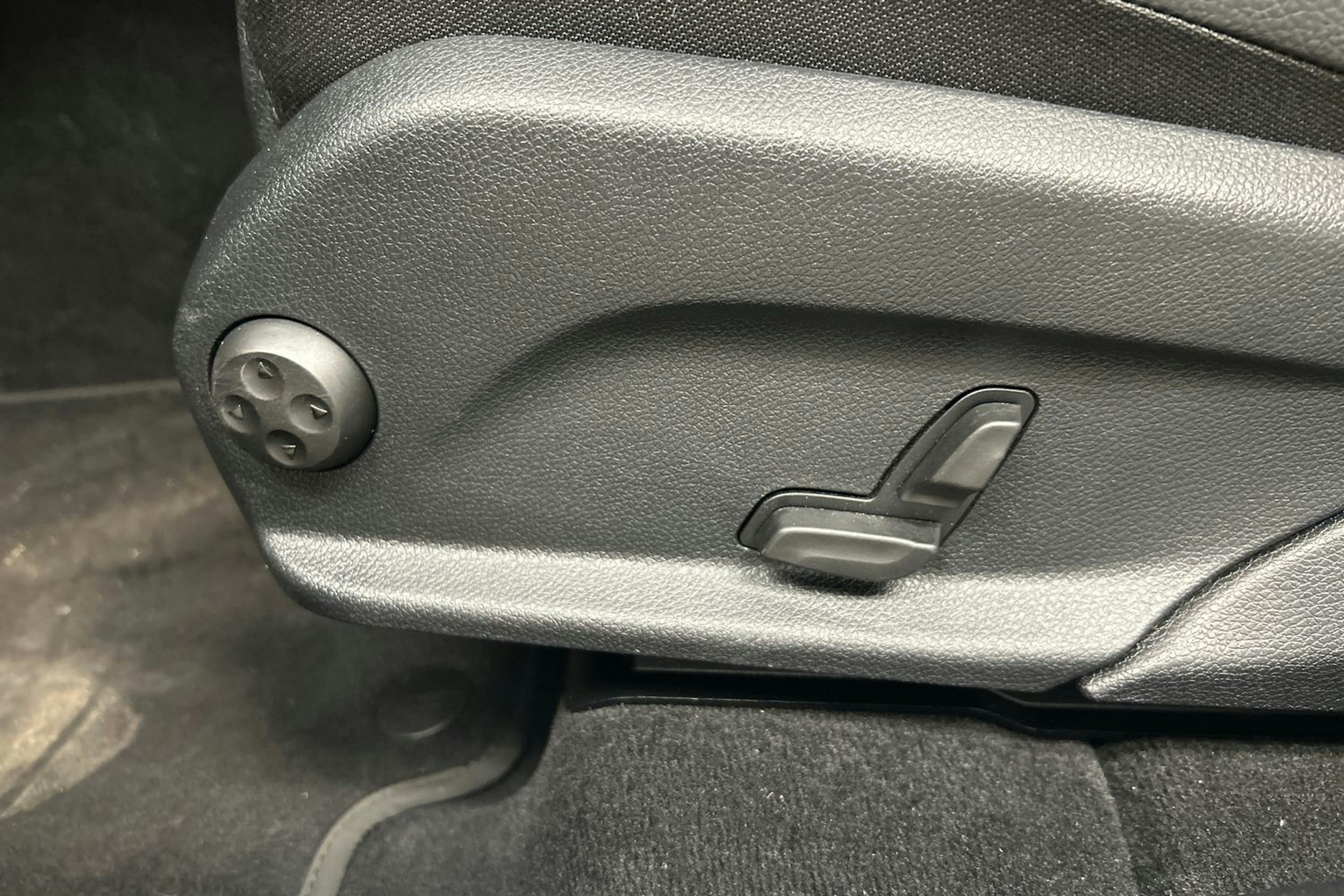 musta Mercedes-Benz GLC 2021 kuva 19.