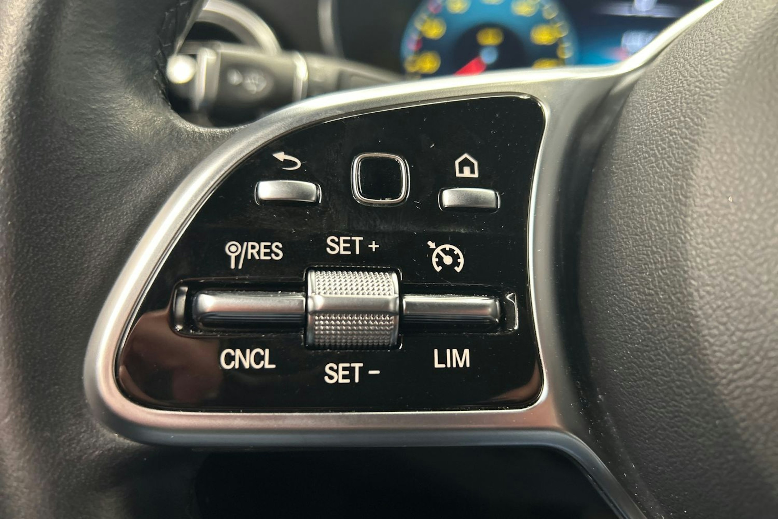 musta Mercedes-Benz GLC 2021 kuva 21.