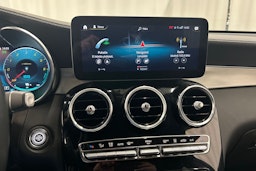 musta Mercedes-Benz GLC 2021 kuva 23.