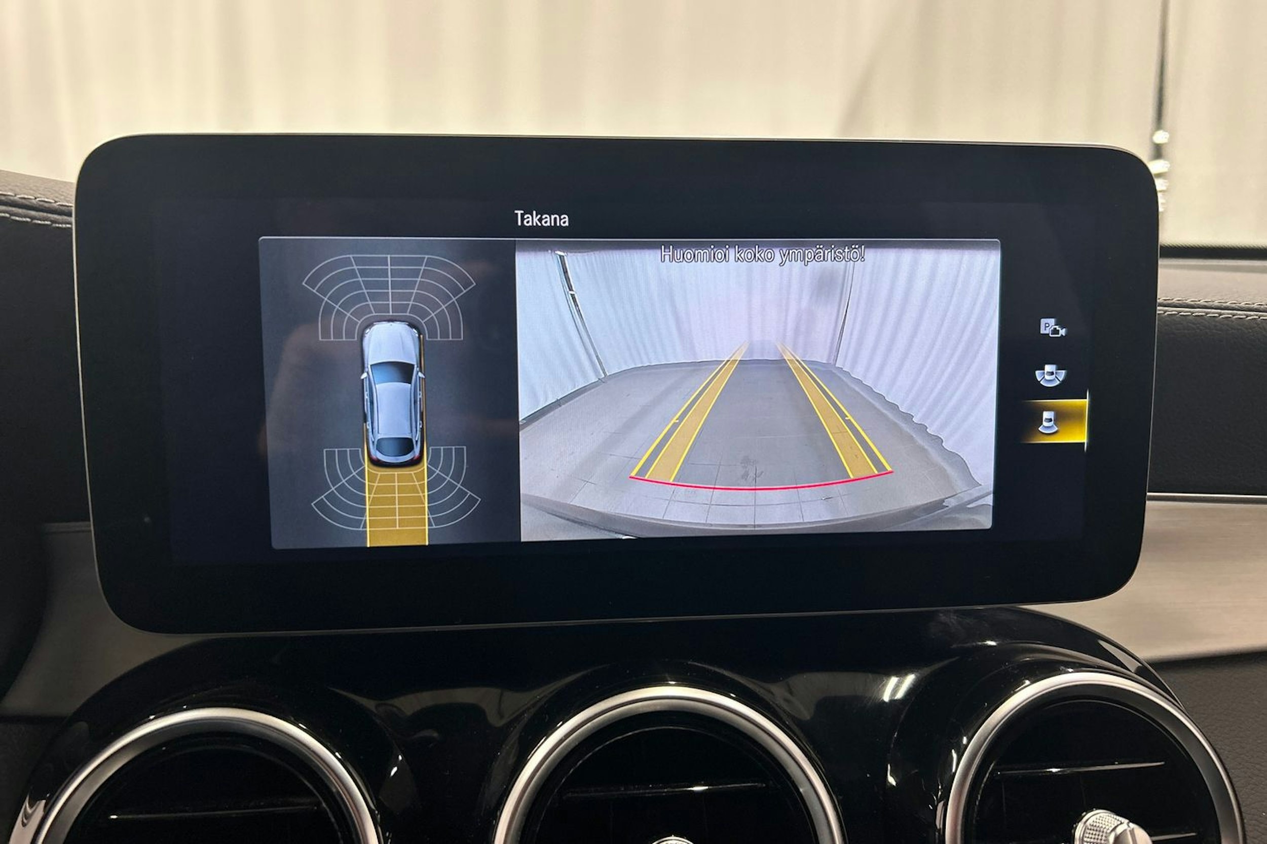 musta Mercedes-Benz GLC 2021 kuva 25.