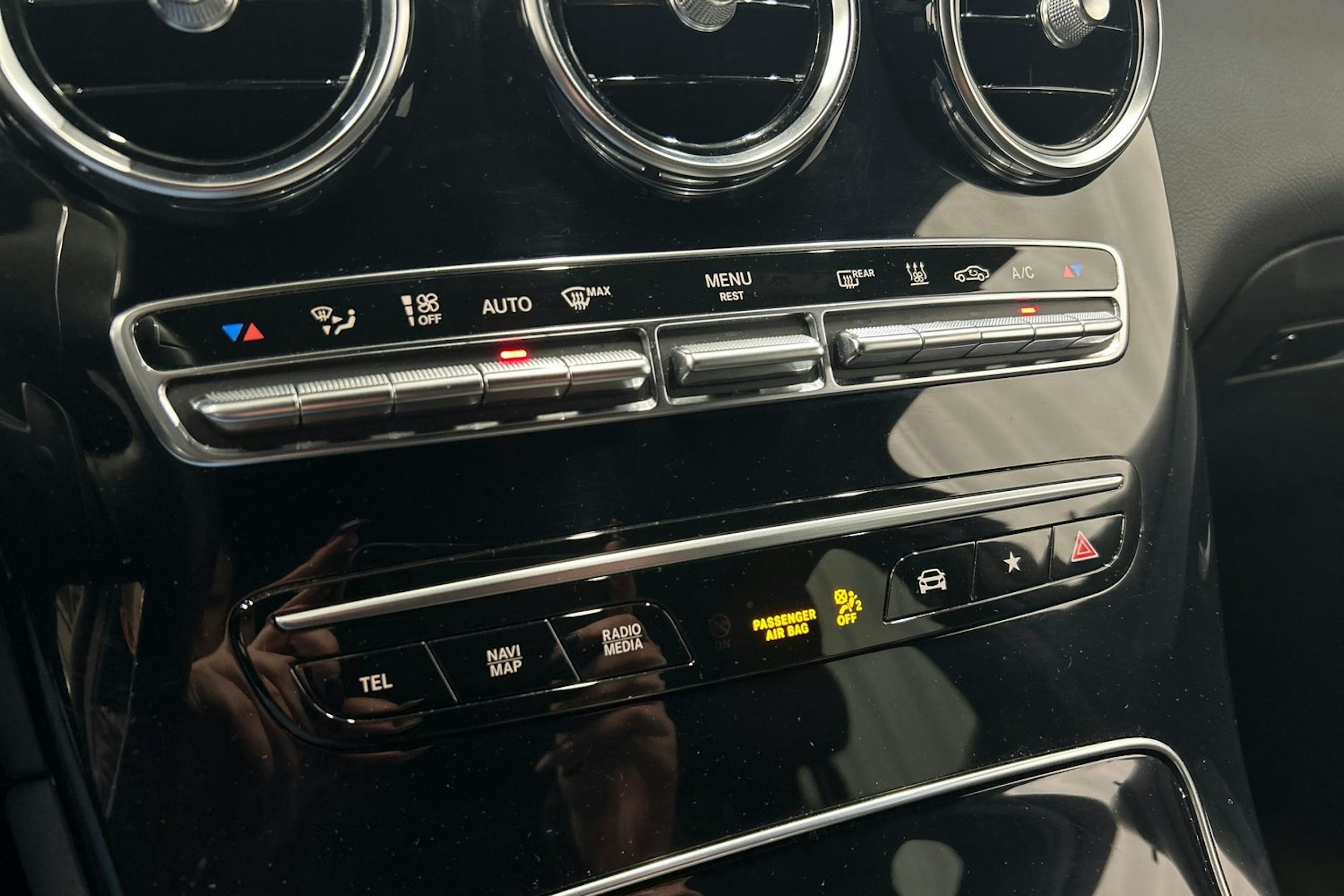 musta Mercedes-Benz GLC 2021 kuva 26.