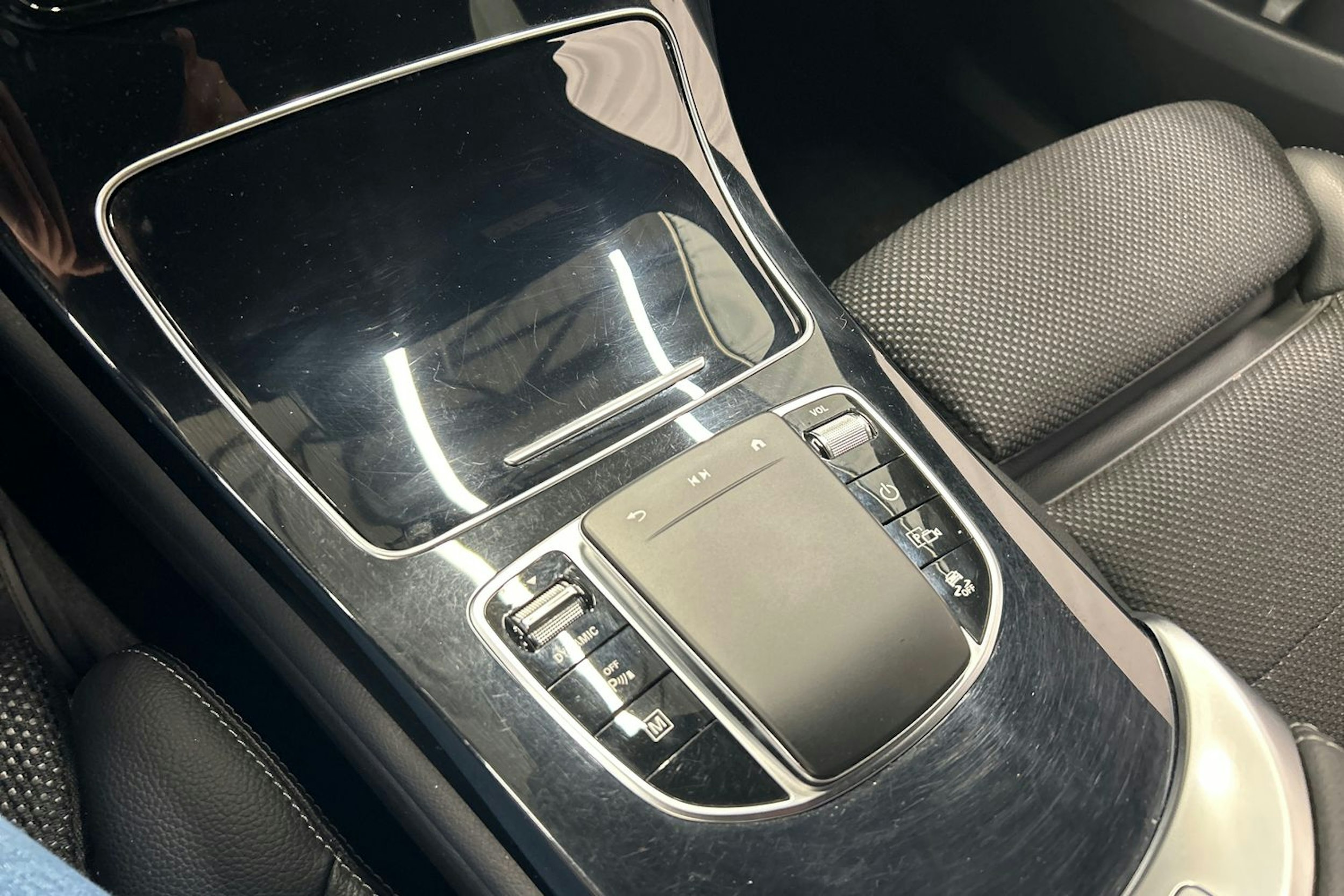 musta Mercedes-Benz GLC 2021 kuva 27.