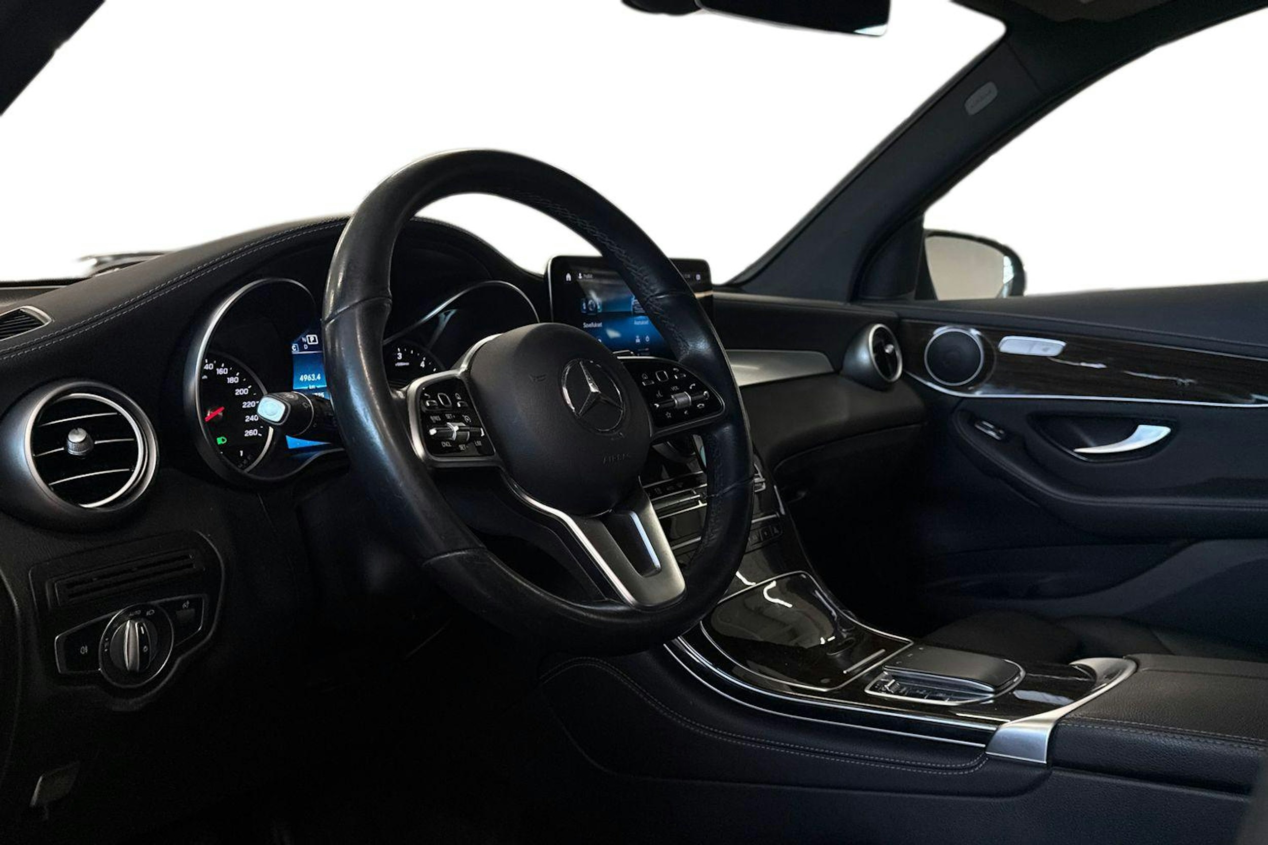 musta Mercedes-Benz GLC 2021 kuva 3.