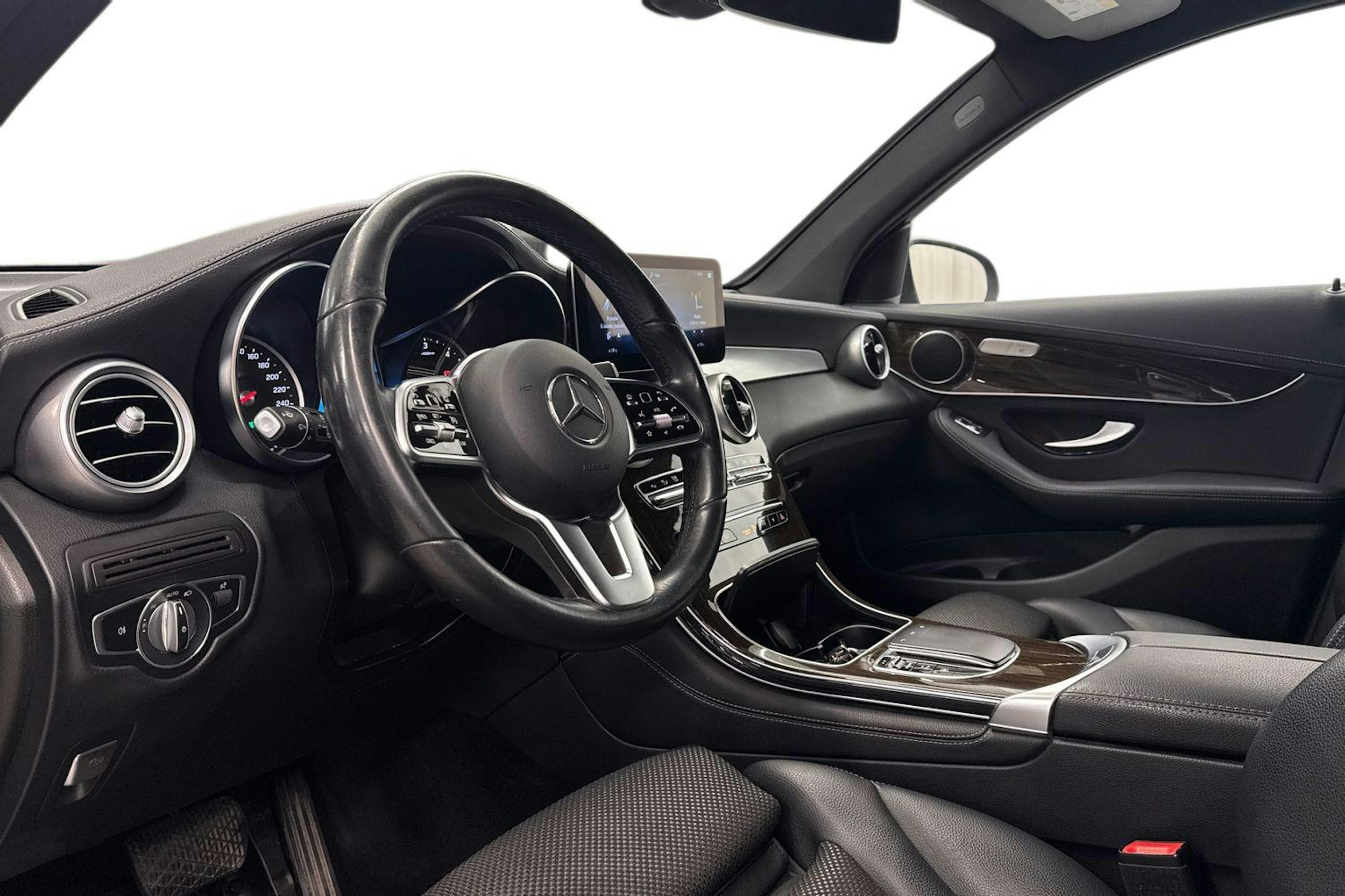 musta Mercedes-Benz GLC 2021 kuva 7.