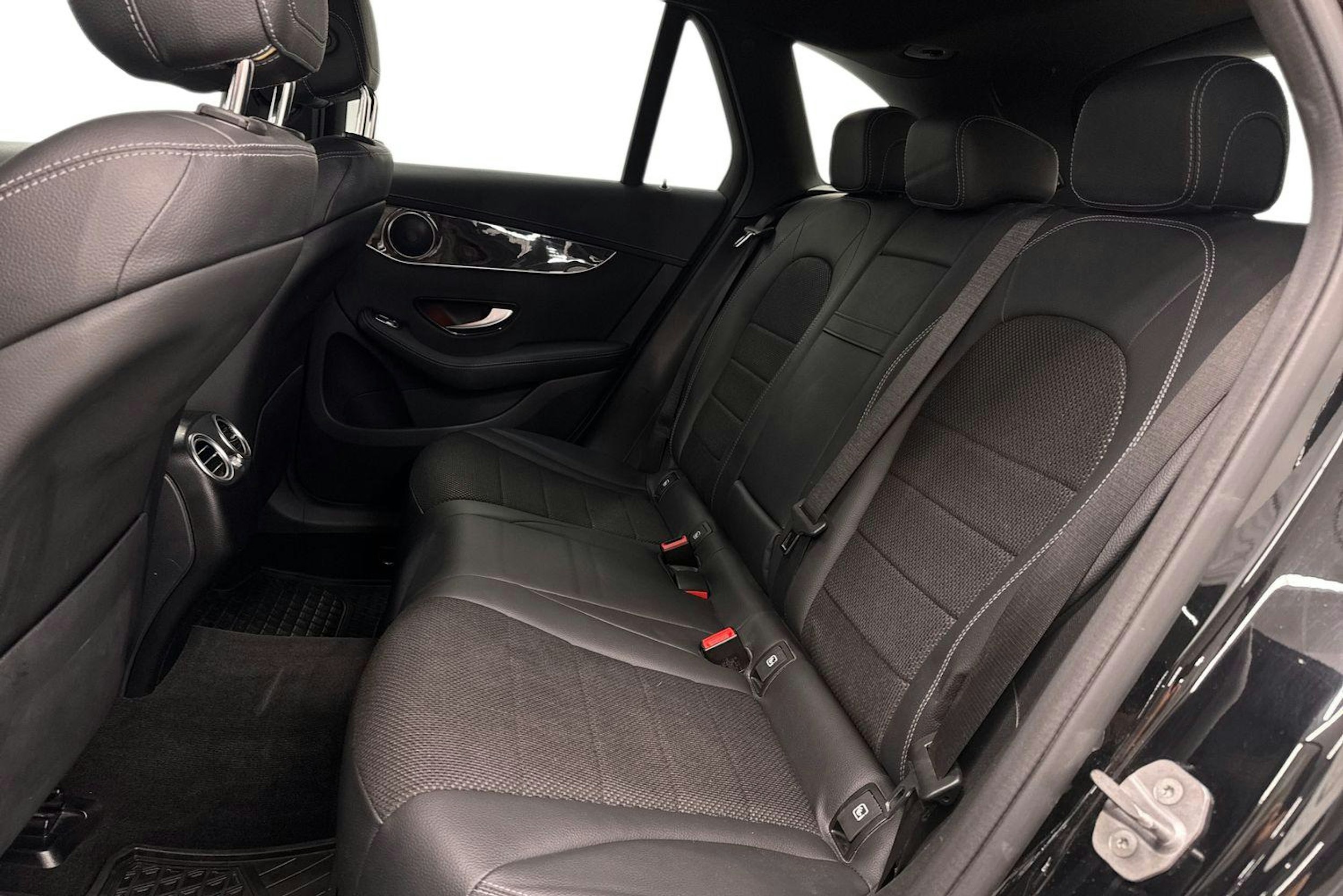 musta Mercedes-Benz GLC 2021 kuva 10.