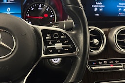 musta Mercedes-Benz GLC 2021 kuva 16.