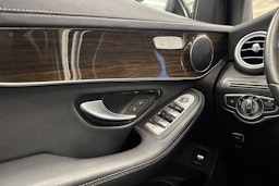 musta Mercedes-Benz GLC 2021 kuva 19.