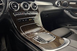 musta Mercedes-Benz GLC 2021 kuva 20.