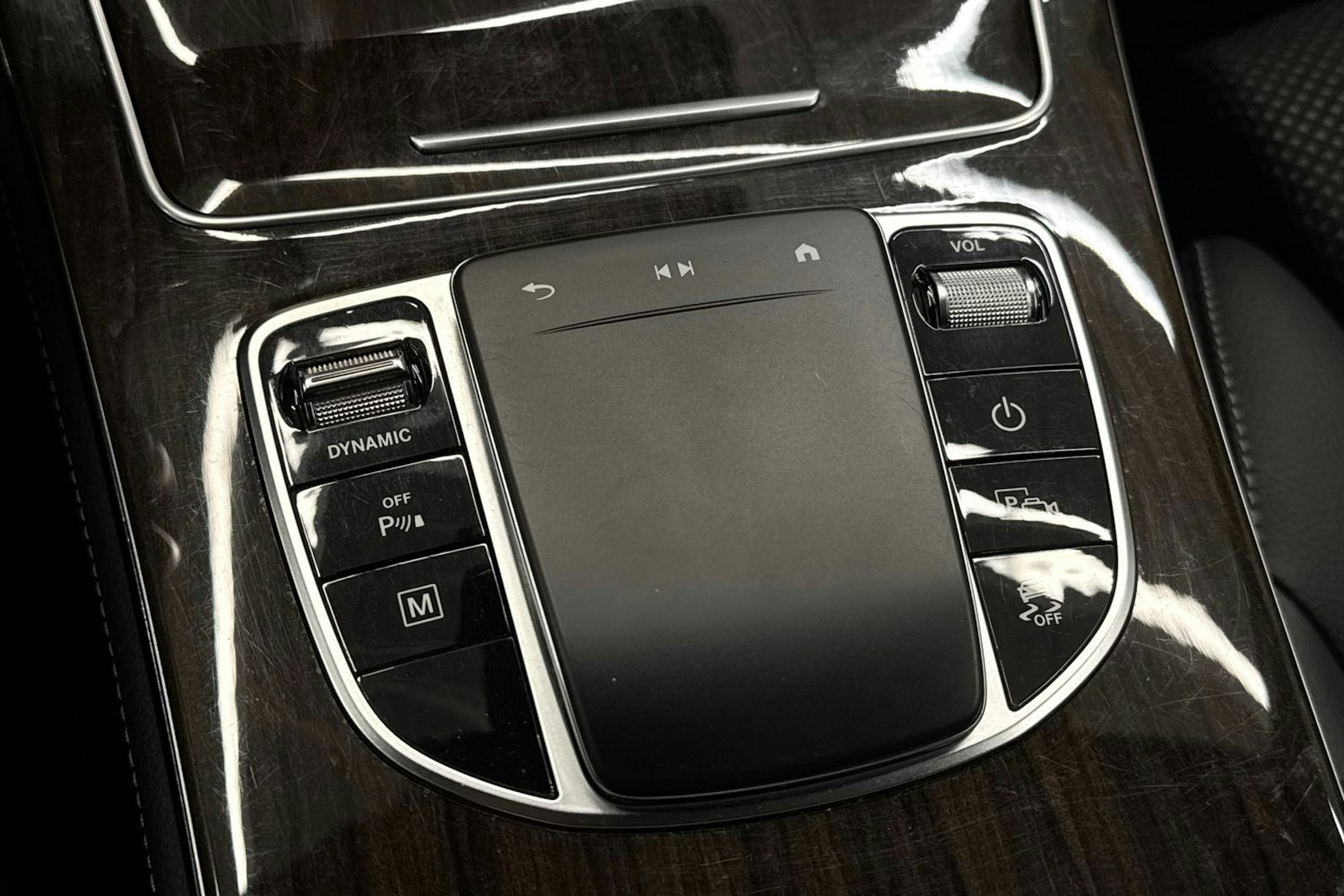 musta Mercedes-Benz GLC 2021 kuva 21.