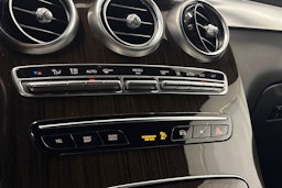 musta Mercedes-Benz GLC 2021 kuva 23.