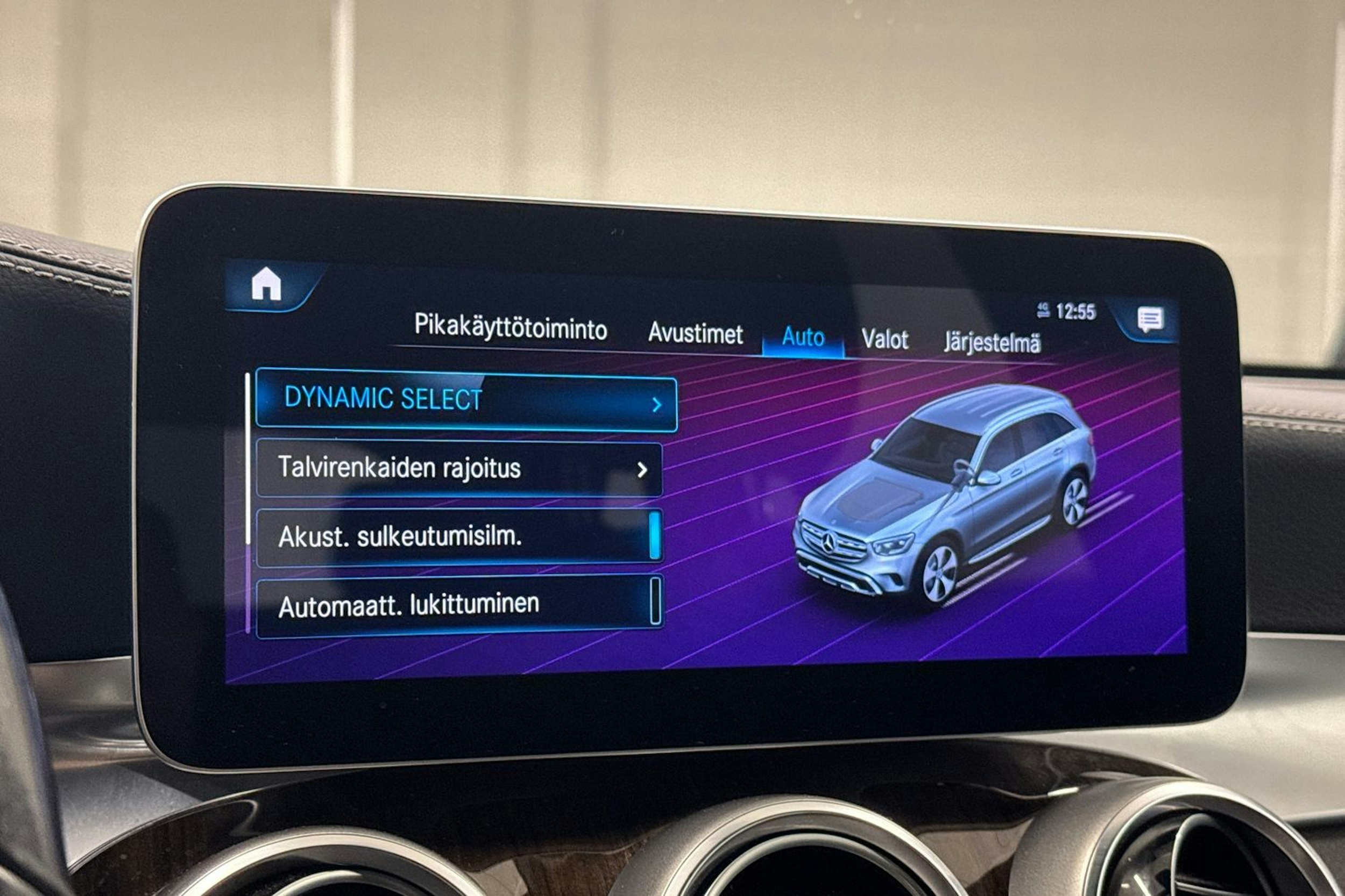 musta Mercedes-Benz GLC 2021 kuva 35.