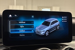 musta Mercedes-Benz GLC 2021 kuva 36.
