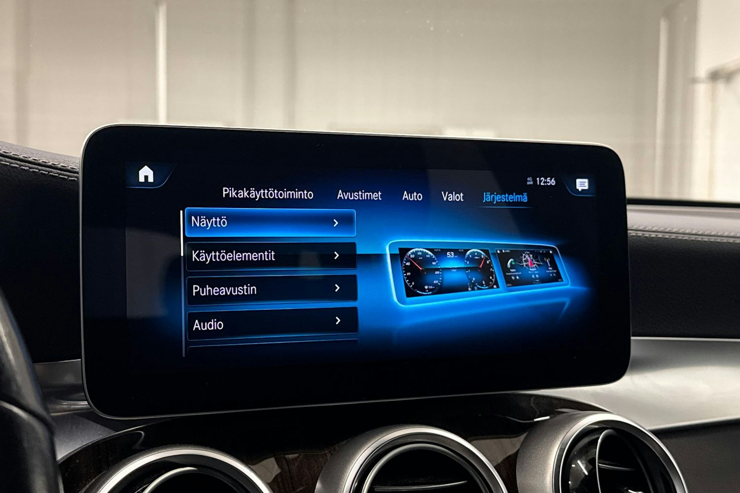 musta Mercedes-Benz GLC 2021 kuva 37.