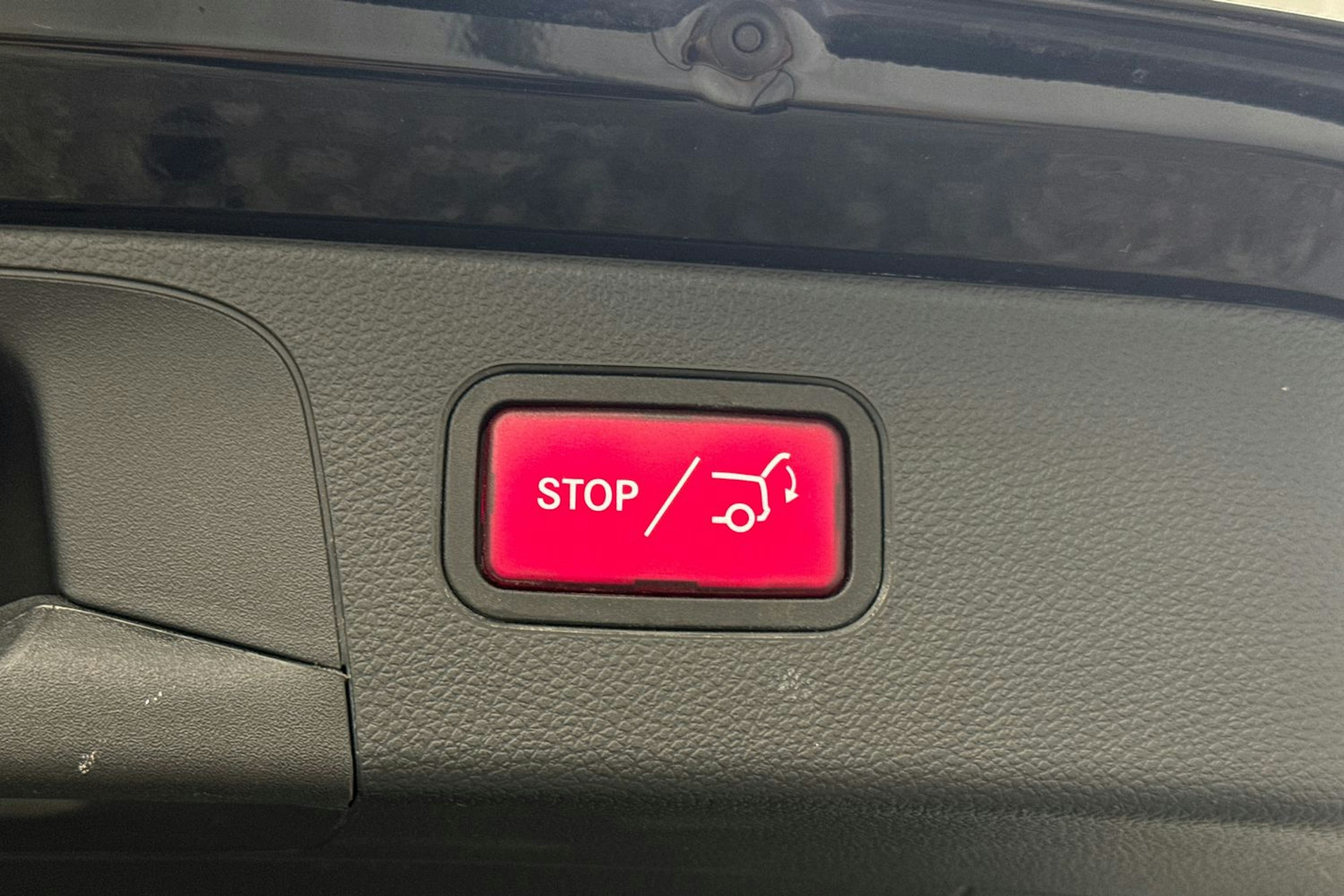 musta Mercedes-Benz GLC 2021 kuva 39.