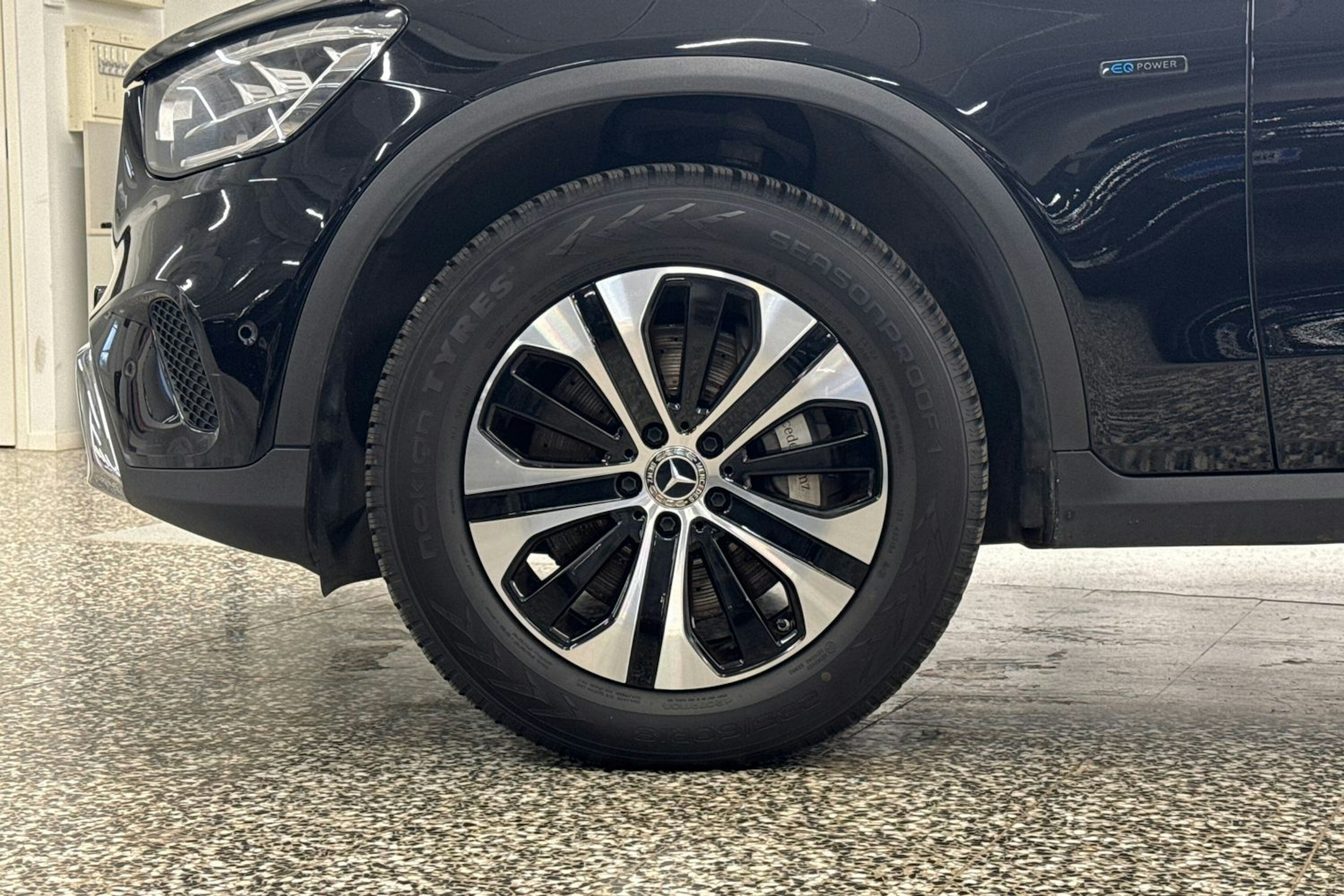 musta Mercedes-Benz GLC 2021 kuva 41.