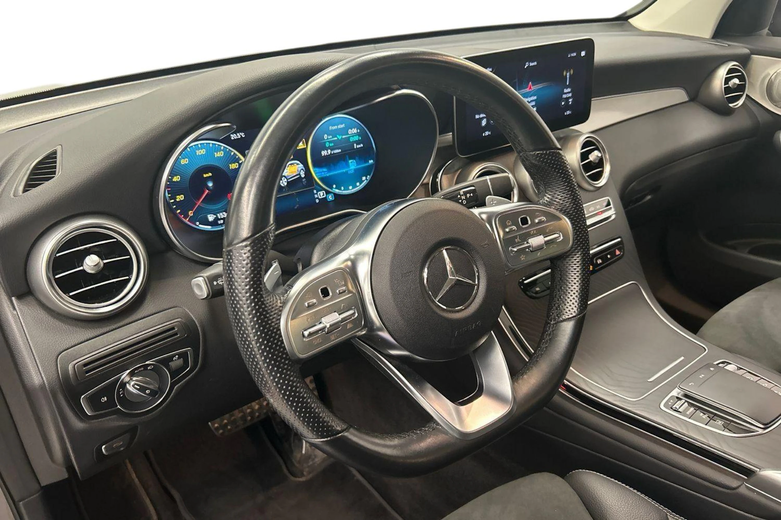 musta Mercedes-Benz GLC 2021 kuva 6.