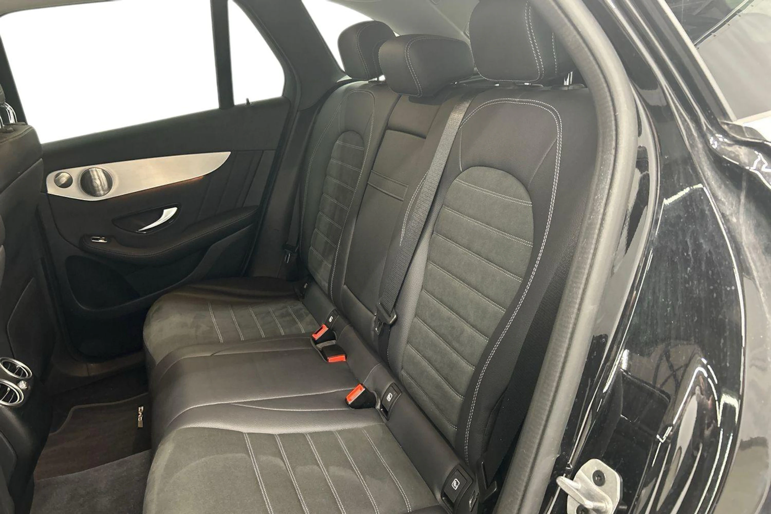 musta Mercedes-Benz GLC 2021 kuva 8.