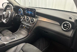 musta Mercedes-Benz GLC 2021 kuva 11.
