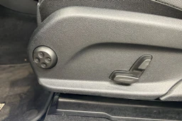 musta Mercedes-Benz GLC 2021 kuva 17.