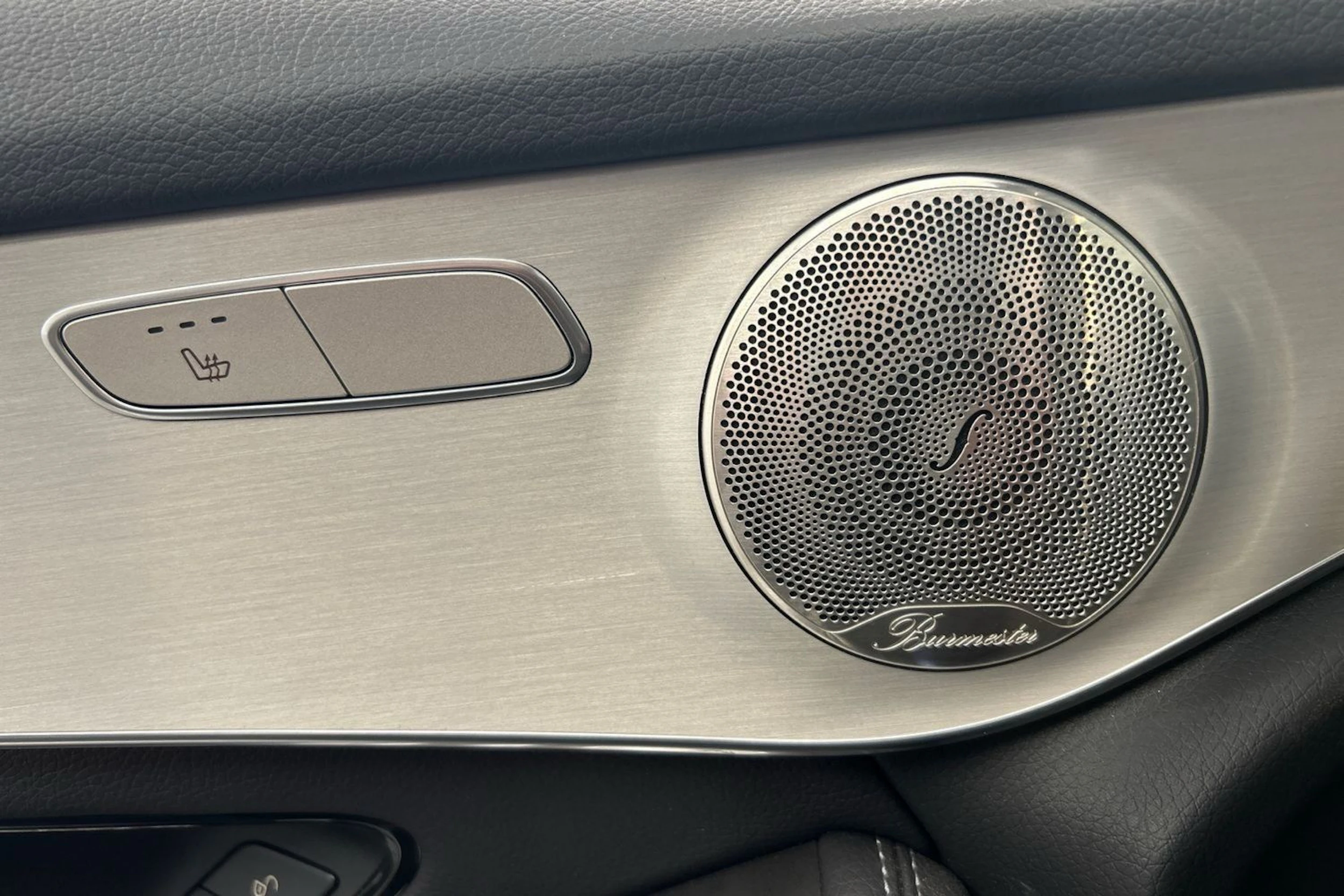 musta Mercedes-Benz GLC 2021 kuva 18.